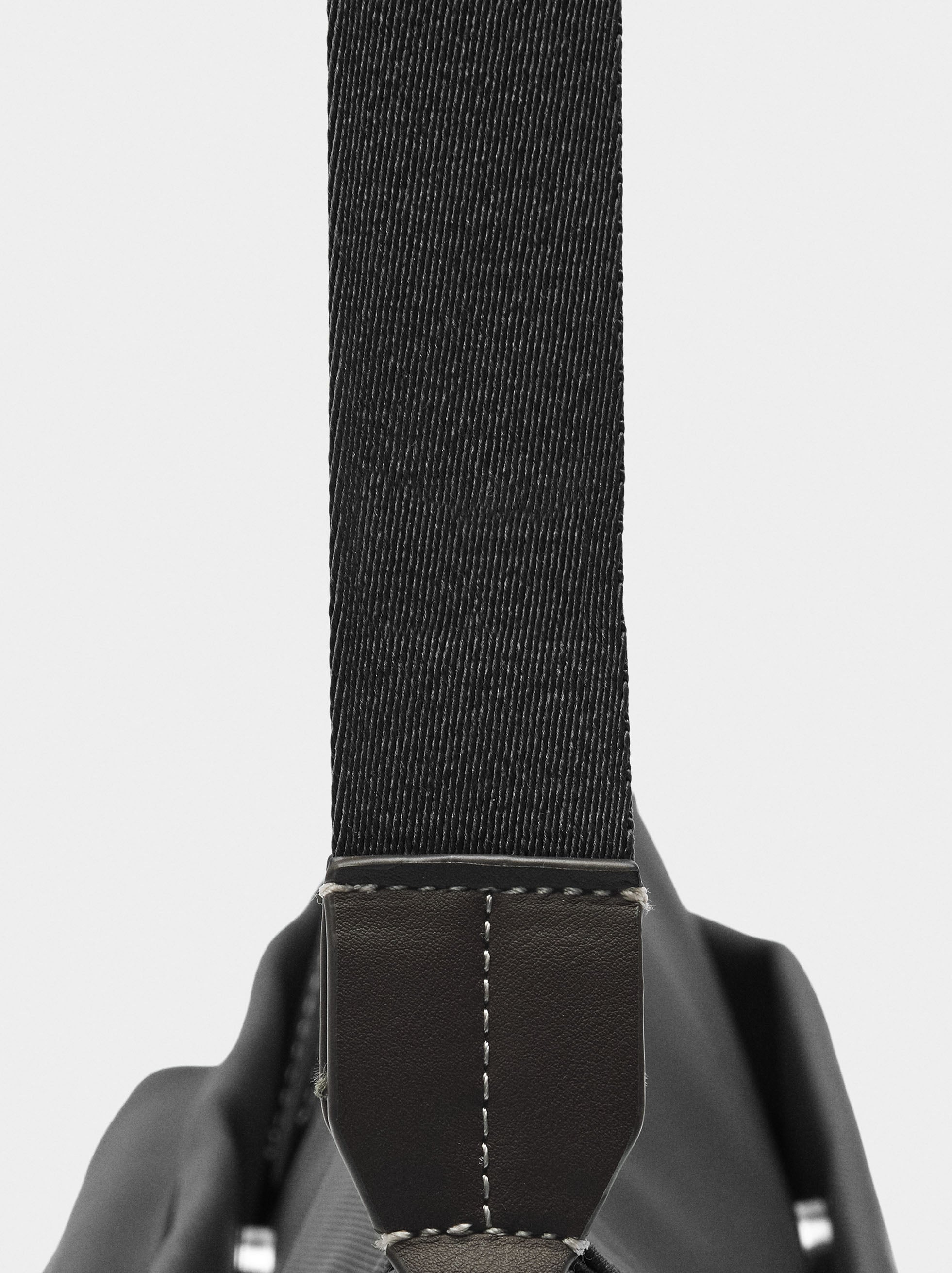 Bolso Bandolera Efecto Nylon