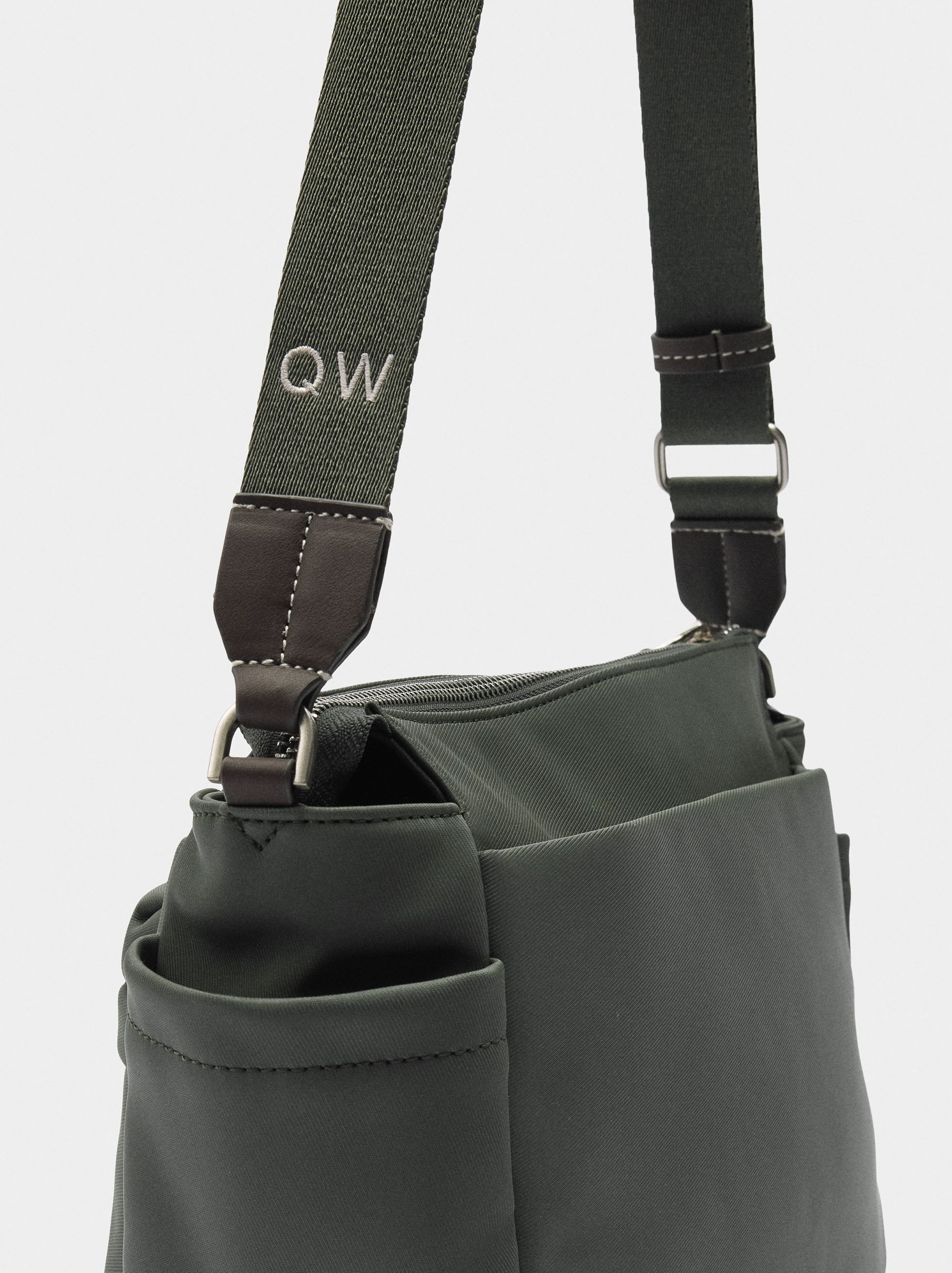 Bolso Bandolera Efecto Nylon