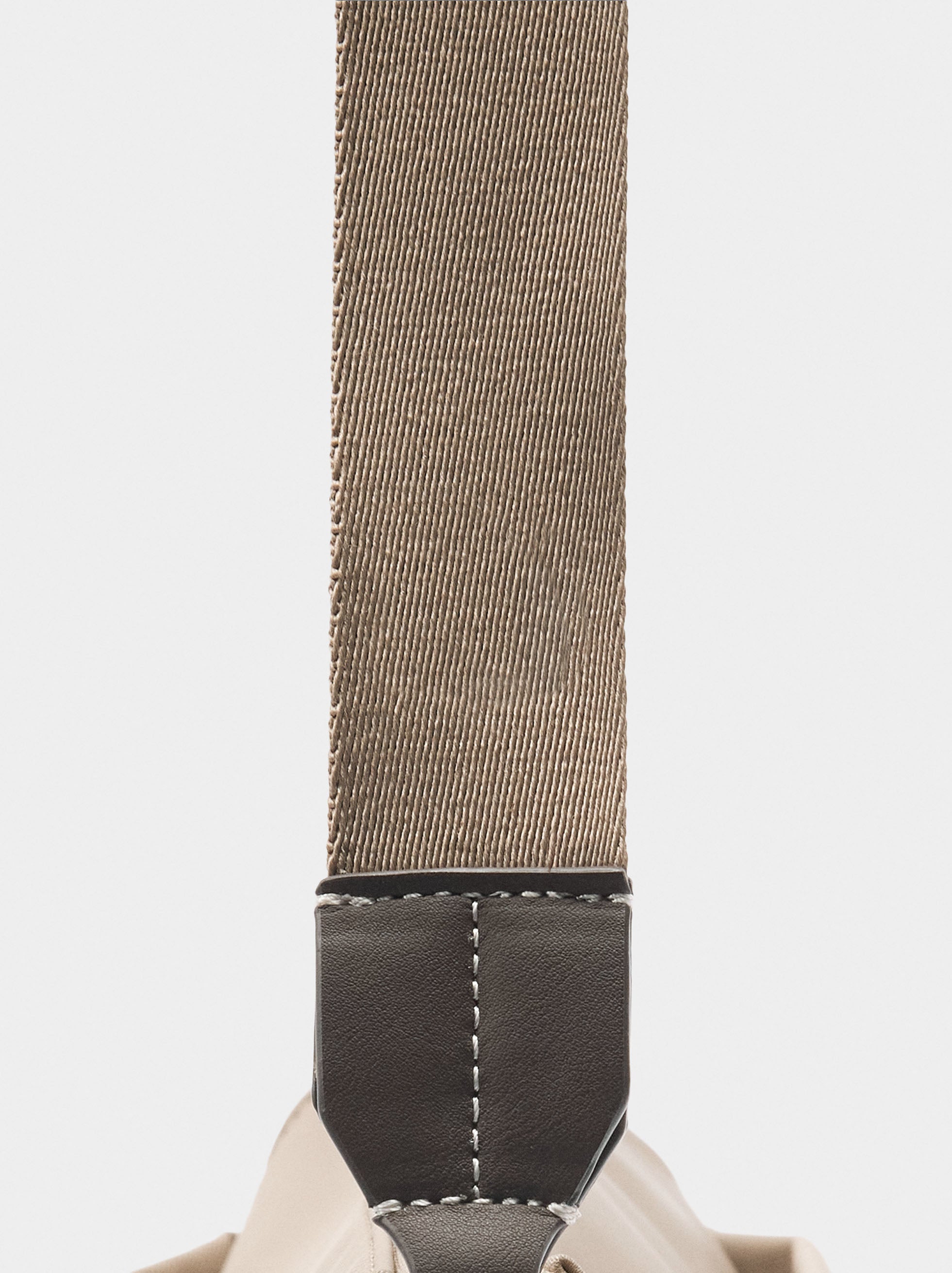 Bolso Bandolera Efecto Nylon