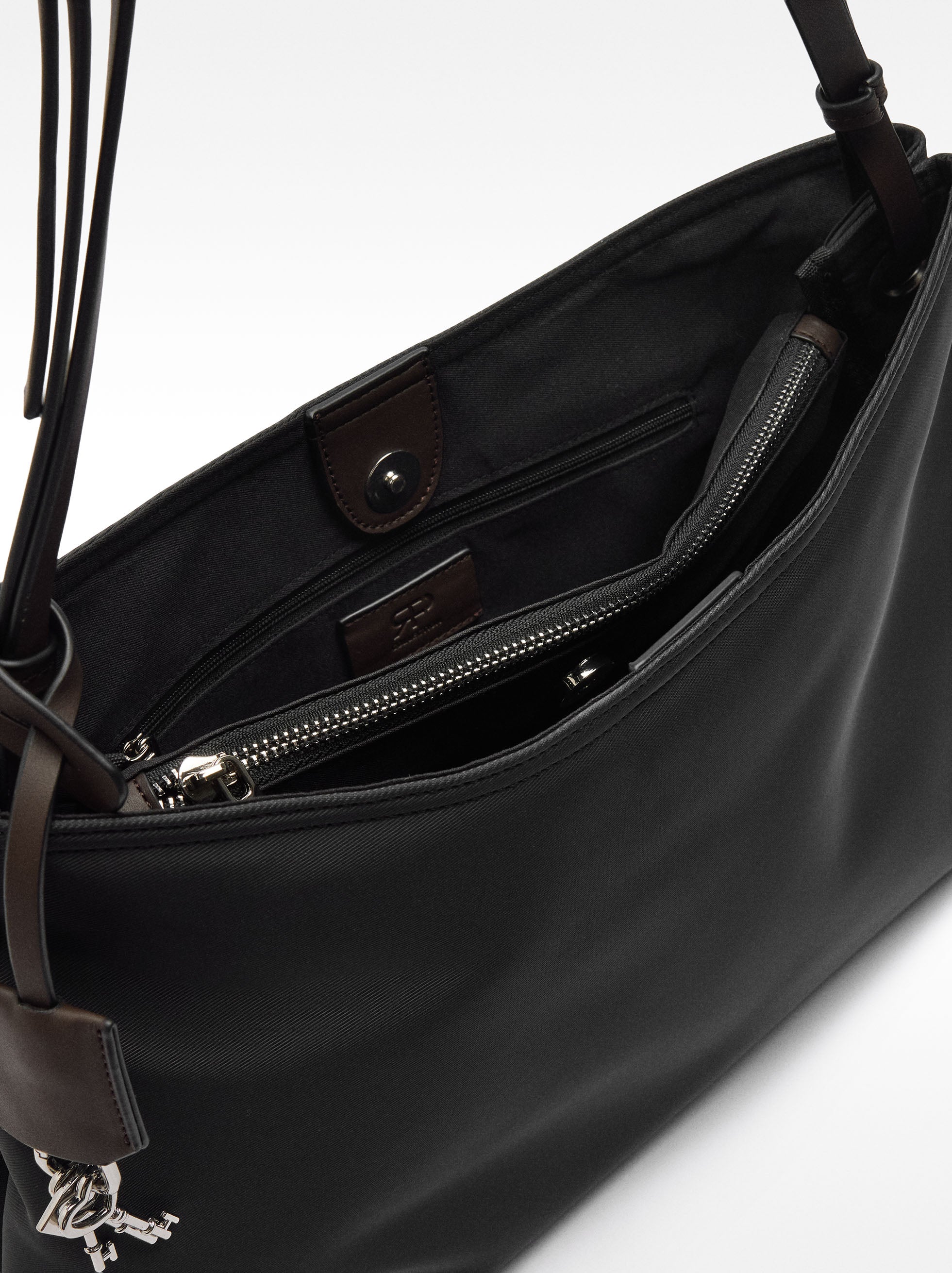 Bolso Shopper De Nylon Con Colgante