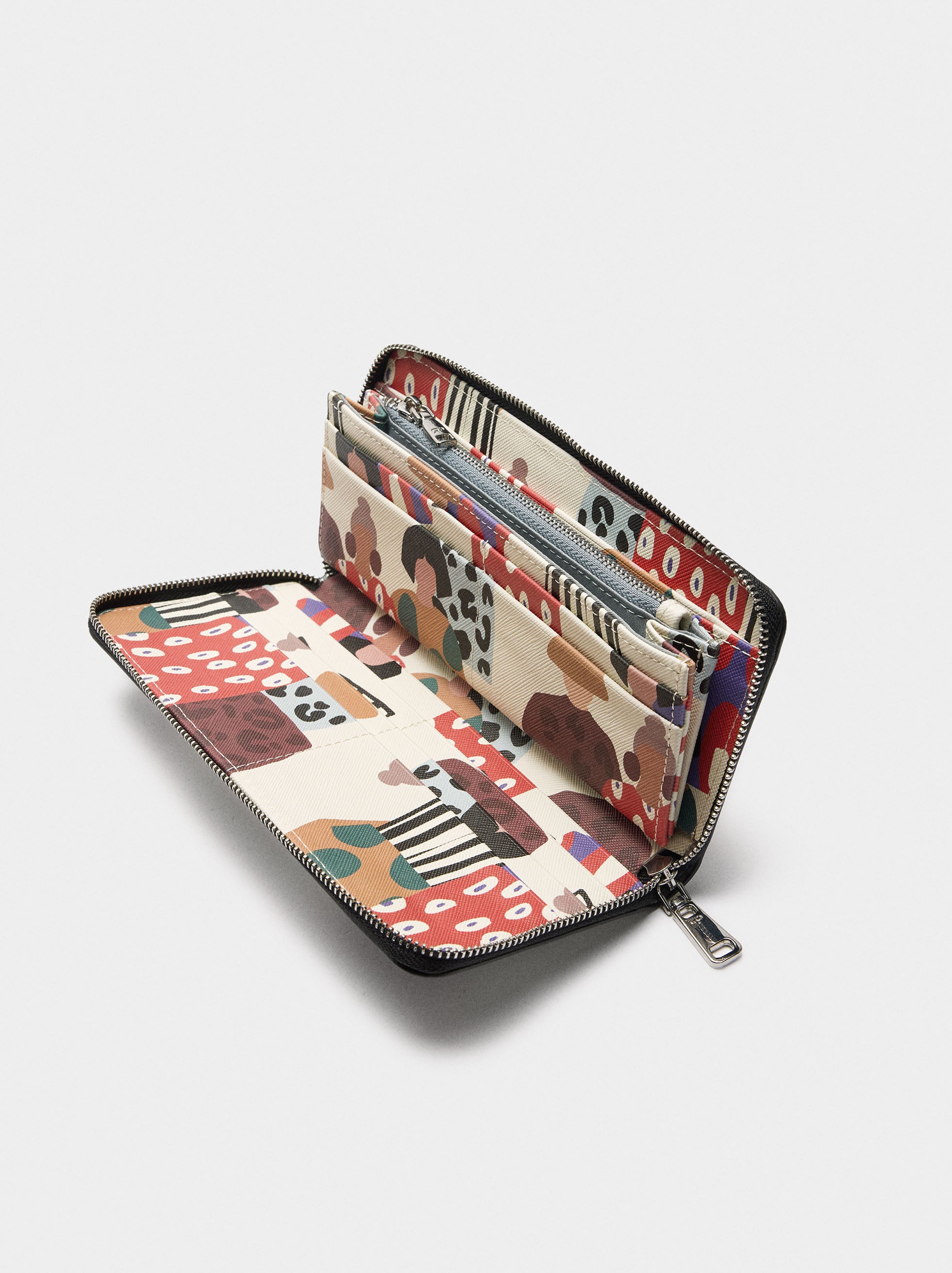 Cartera Estampada Con Textura