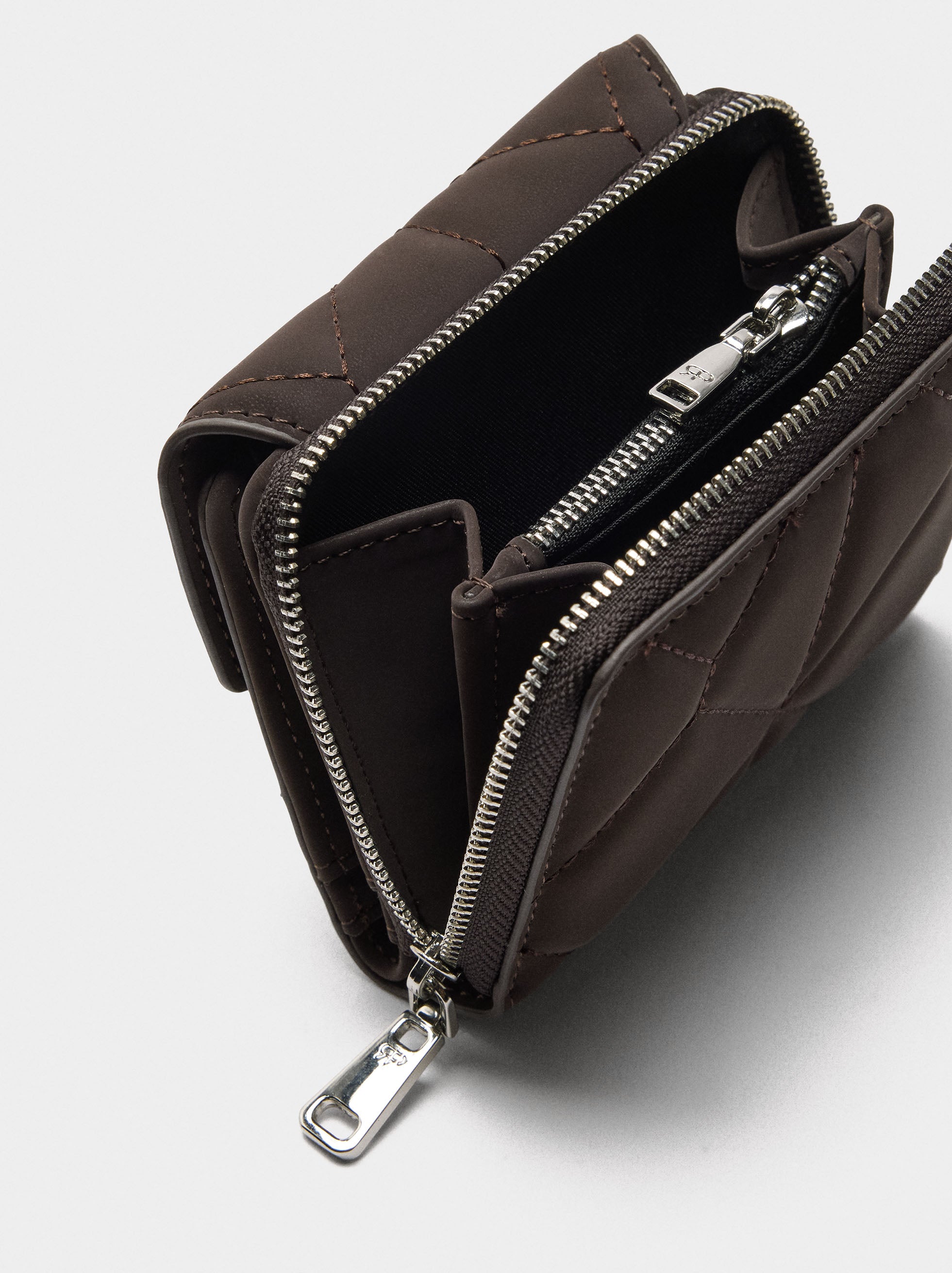 Cartera Acolchoada Con Textura Suave