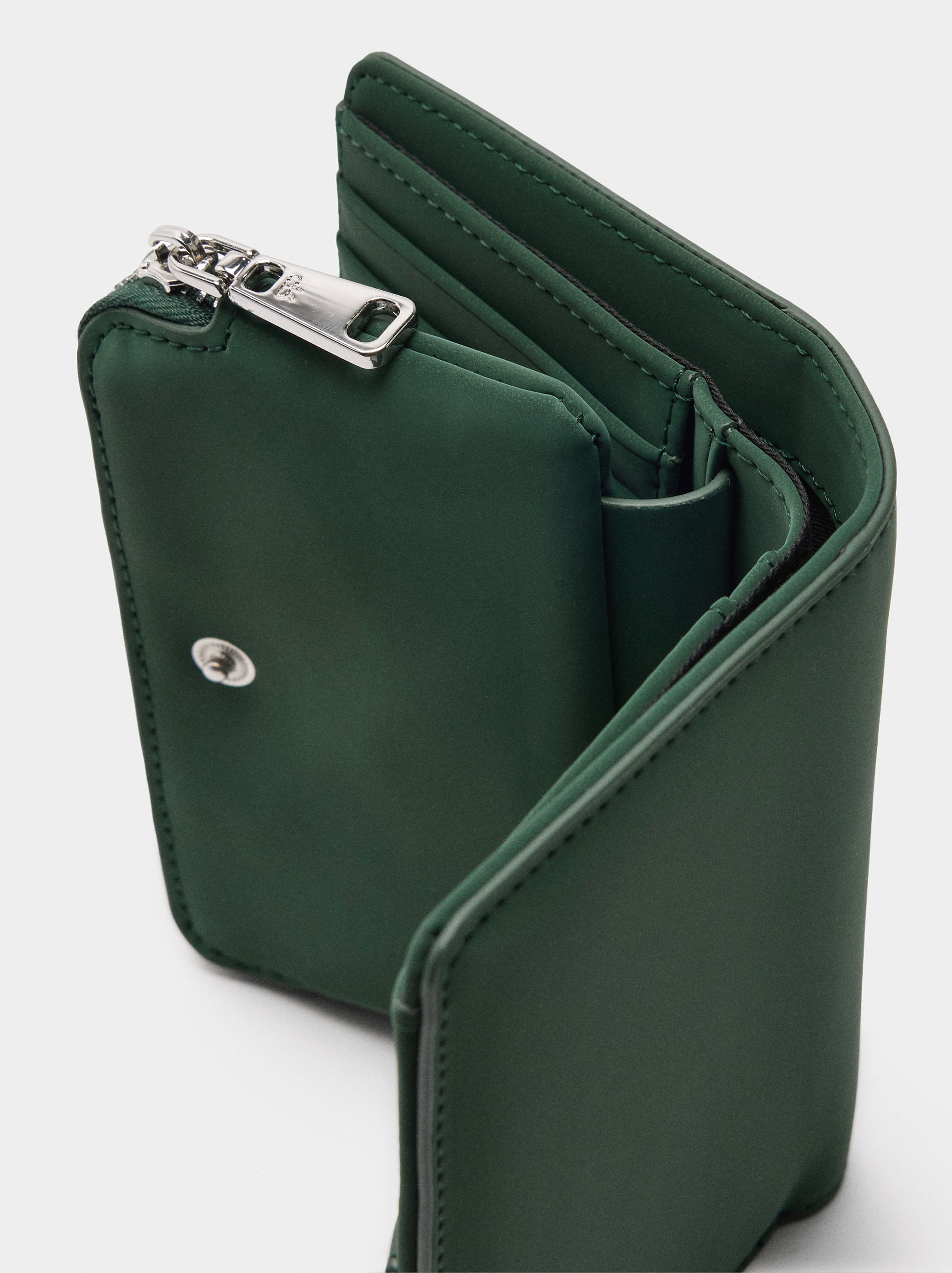 Cartera Con Textura Suave