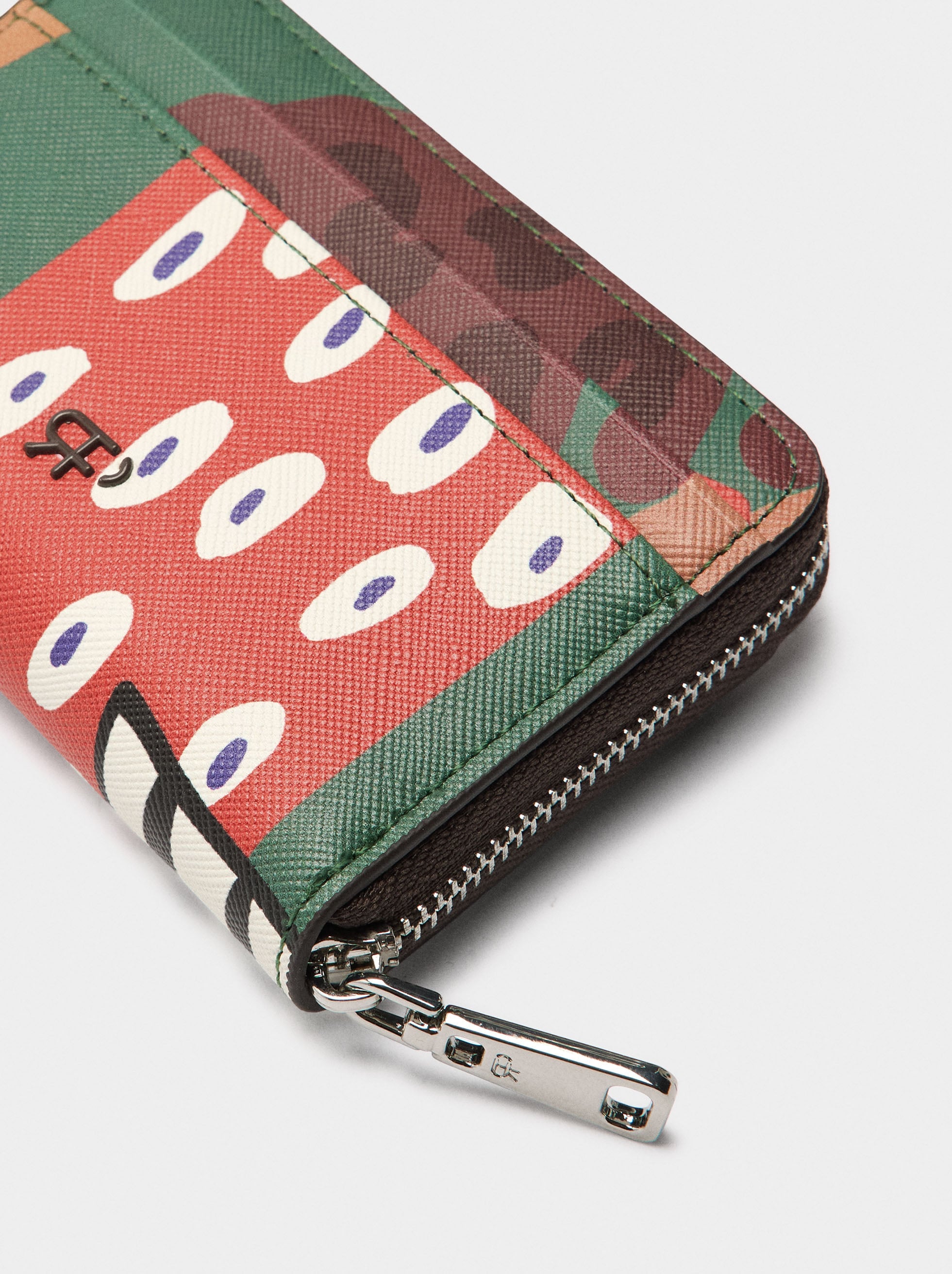Cartera Con Textura Estampada