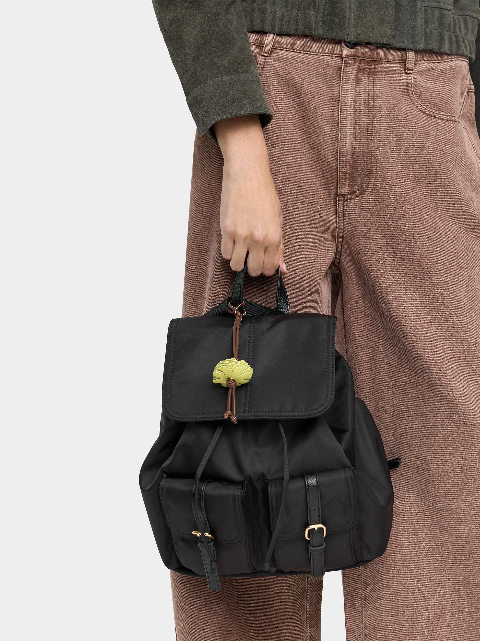 Mochila De Nylon Con Colgante