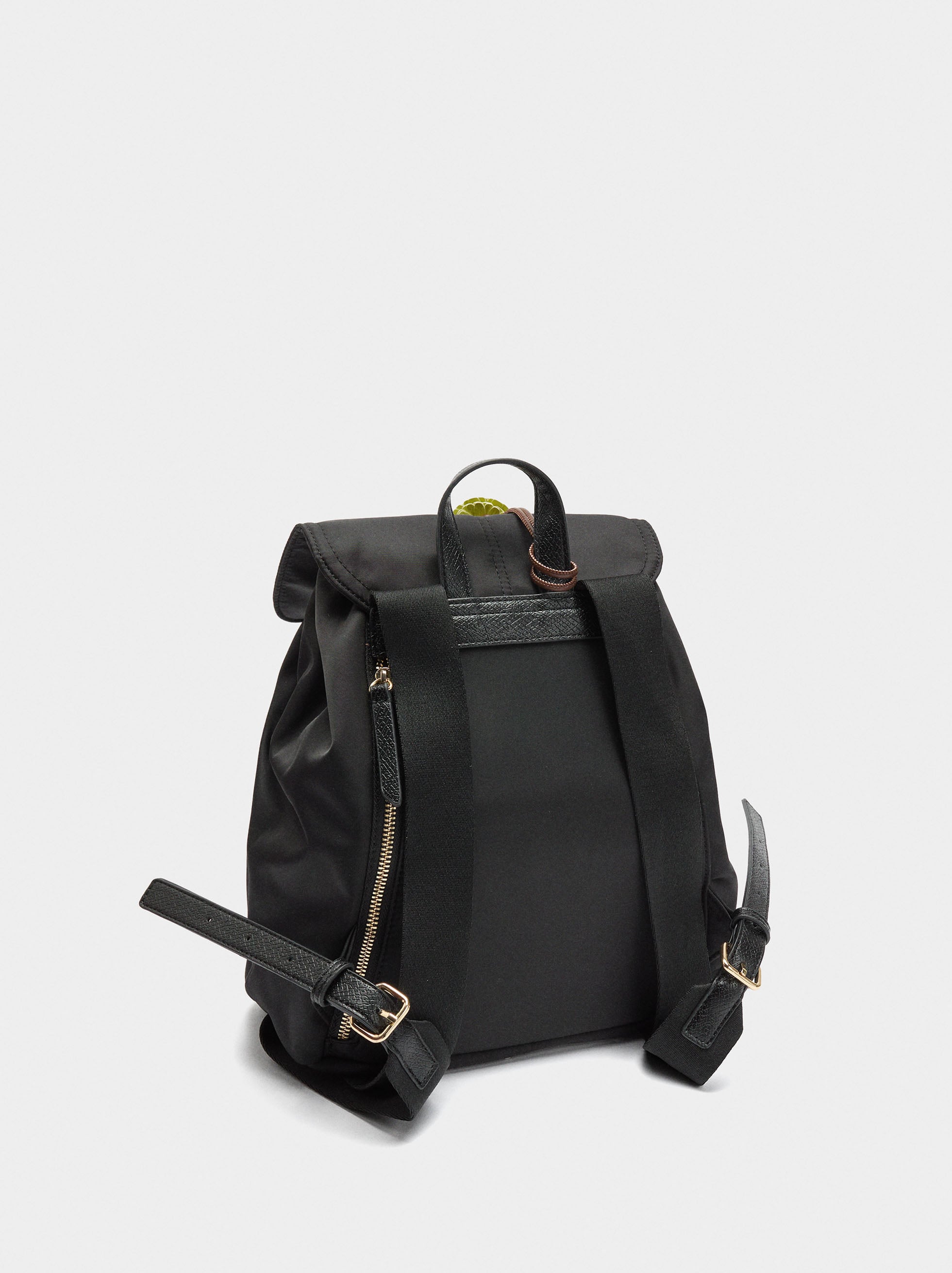 Mochila De Nylon Con Colgante