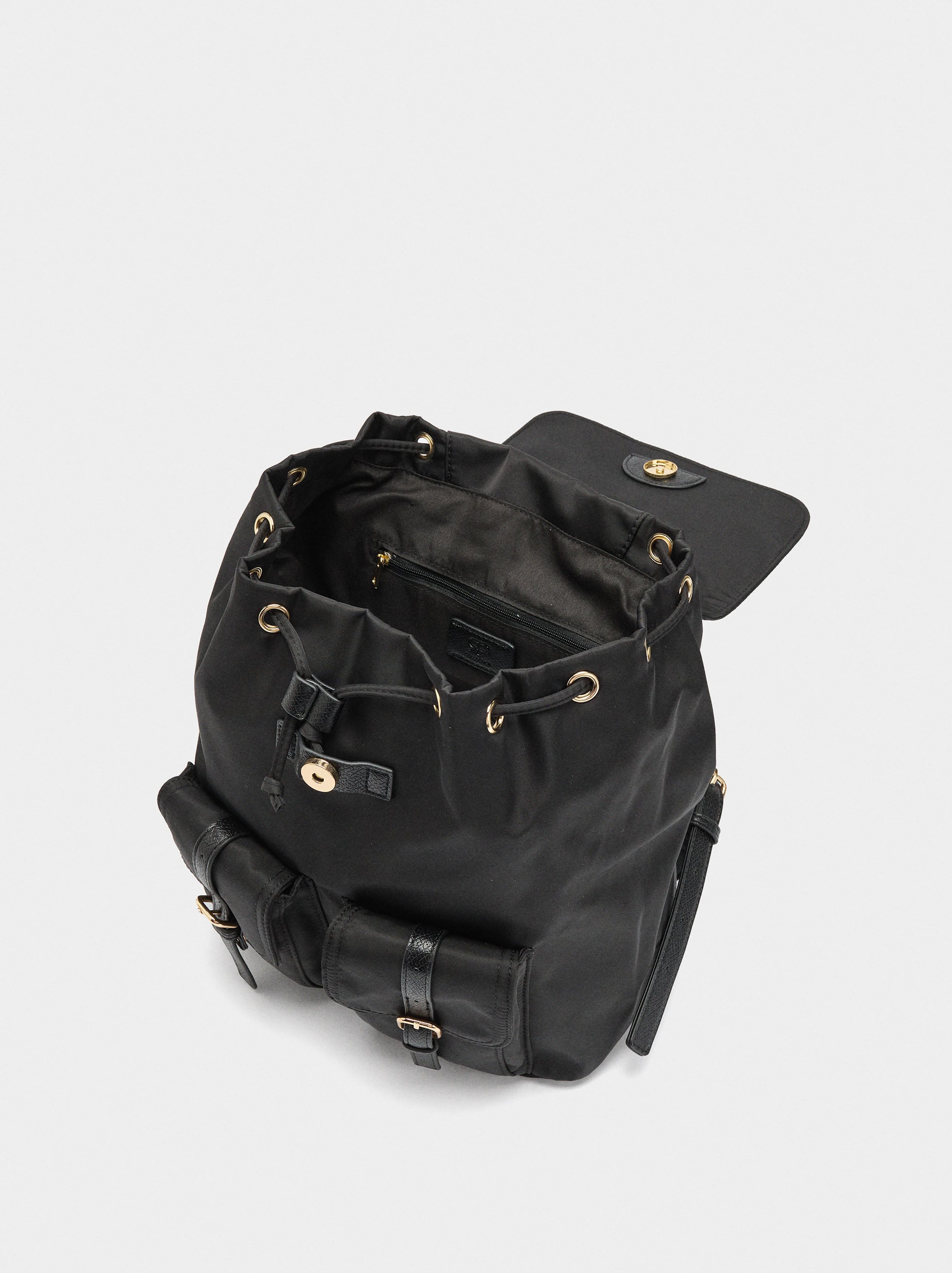 Mochila De Nylon Con Colgante