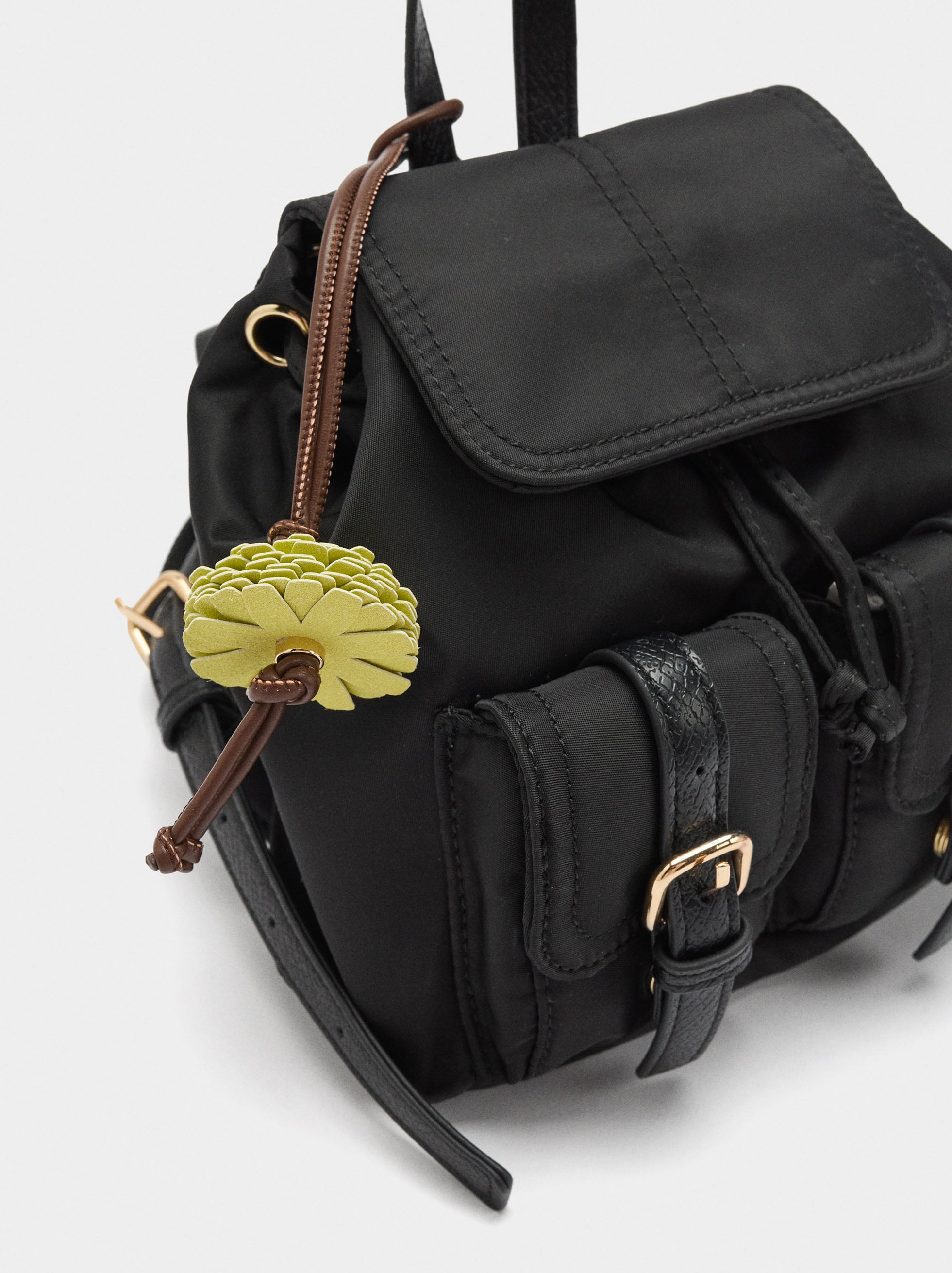 Mini Mochila De Nylon Con Colgante
