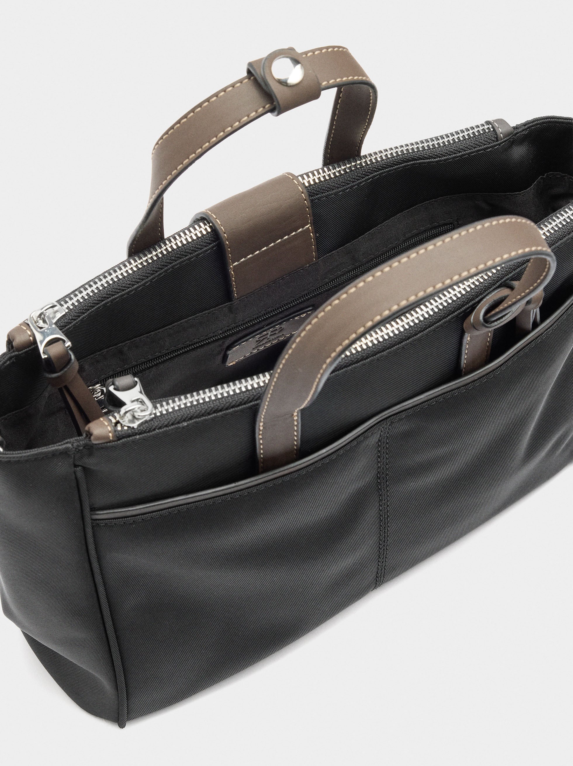 Bolso Tote De Nylon Con Bandolera
