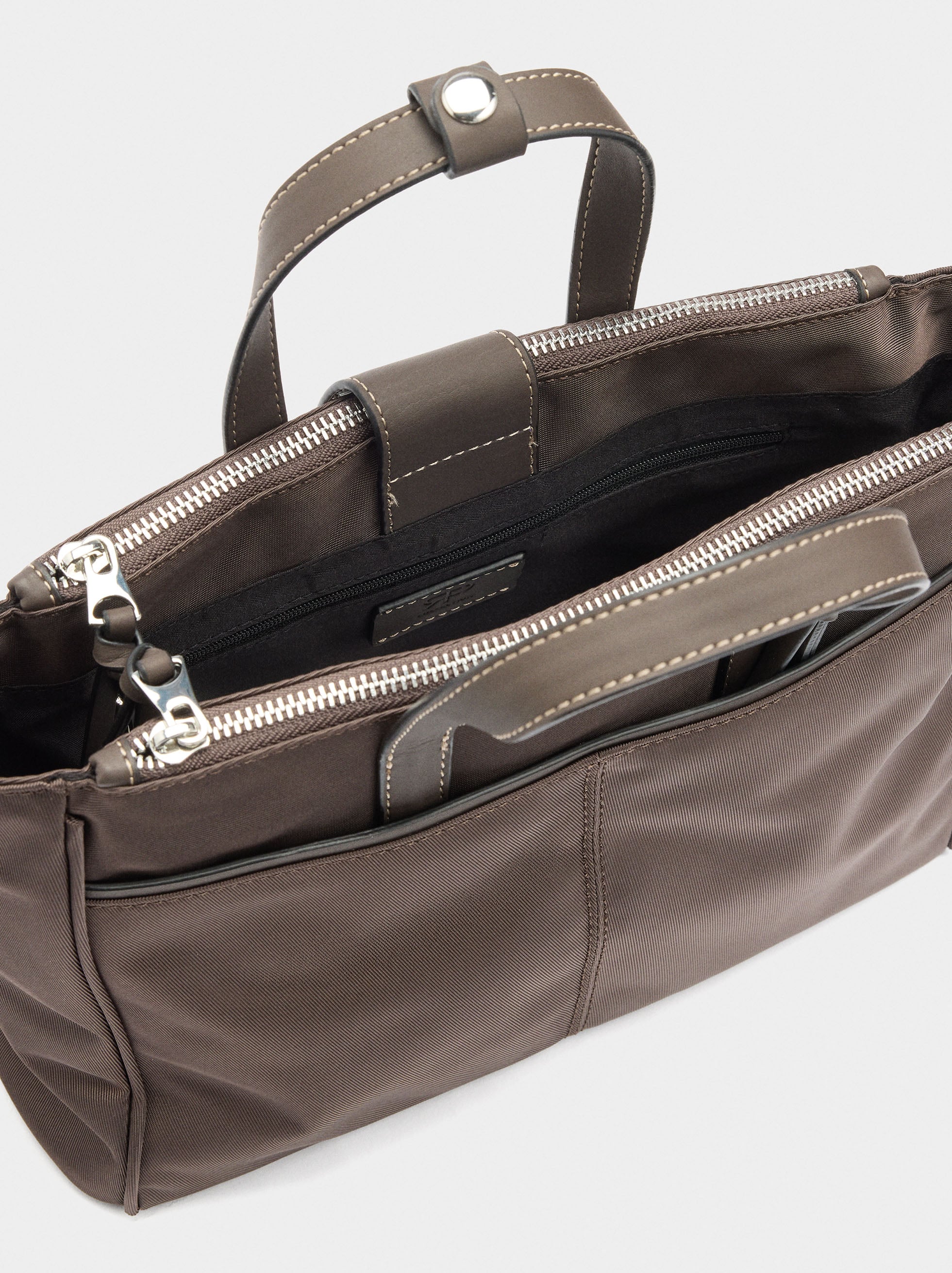 Bolso Tote De Nylon Con Bandolera