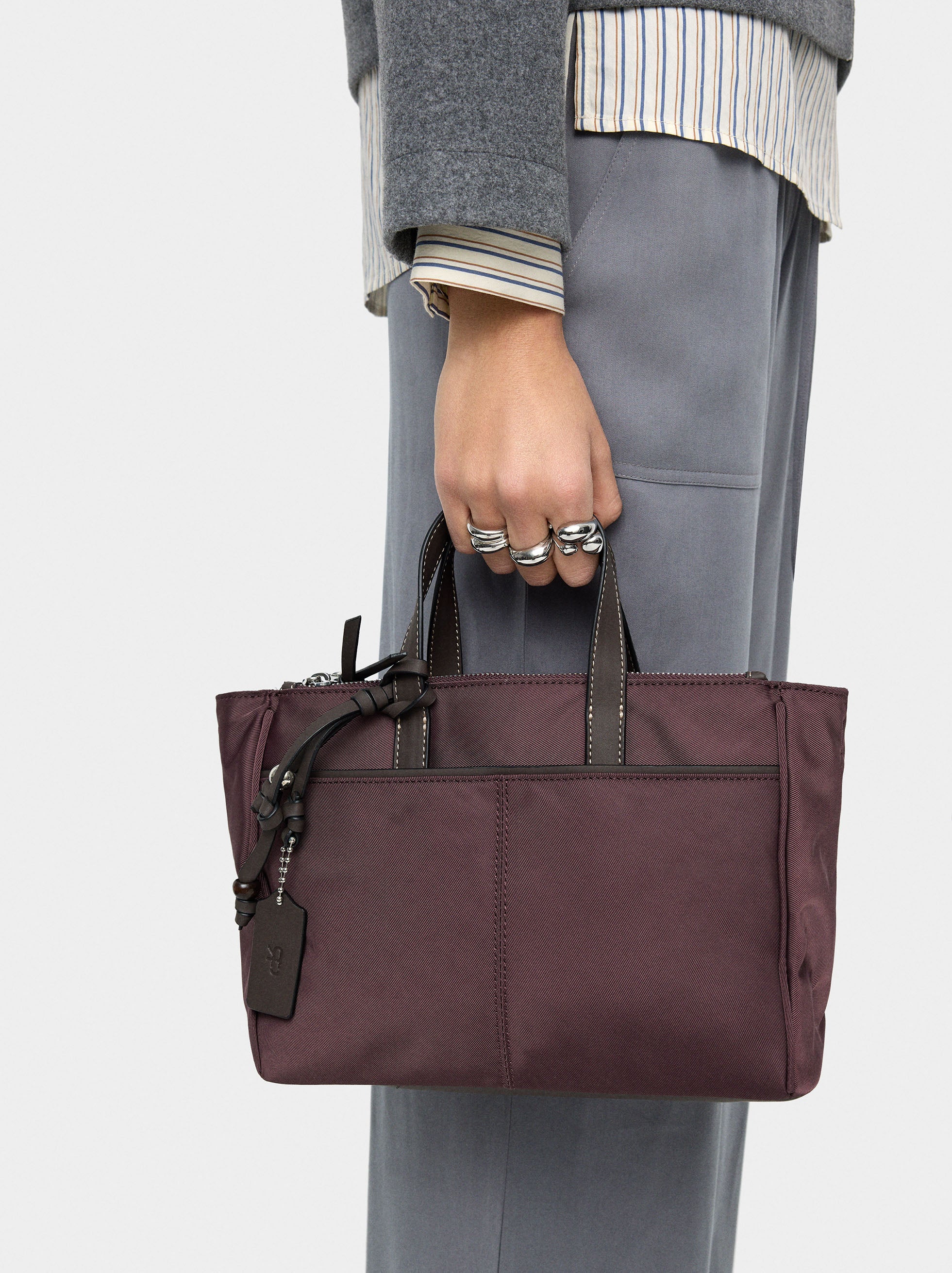 Bolso Tote De Nylon Con Bandolera