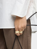 Anillo Ondulado Con Esmalte