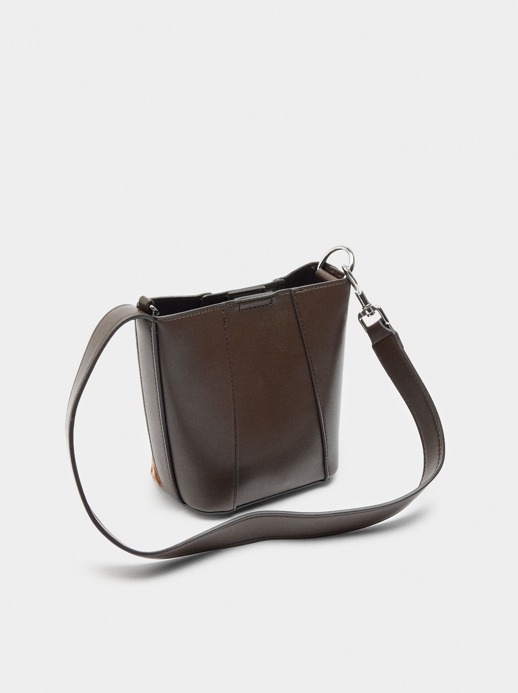 Bolso Bombonera Con Detalles De Piel