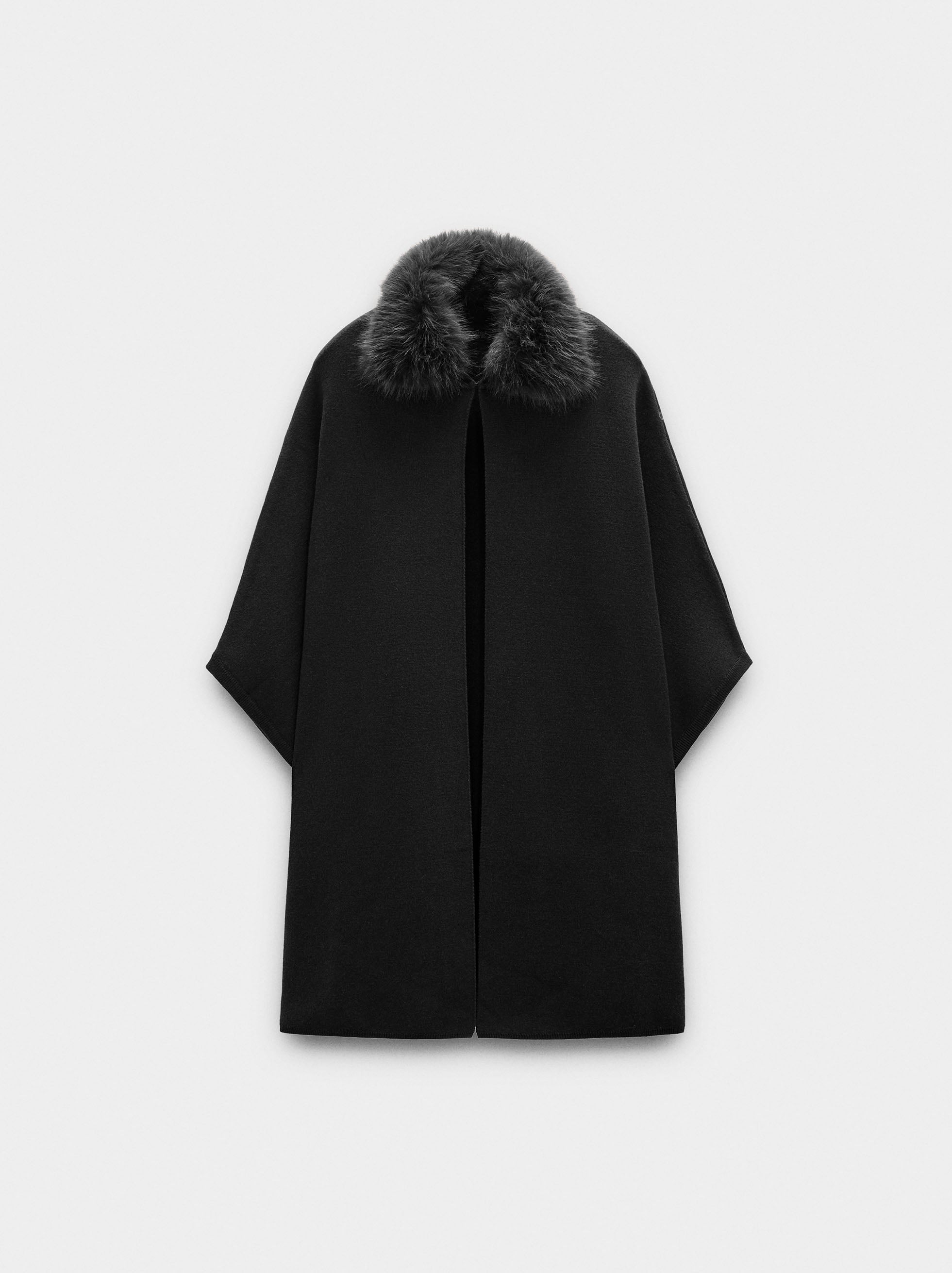 Poncho De Punto Cuello Efecto Pelo