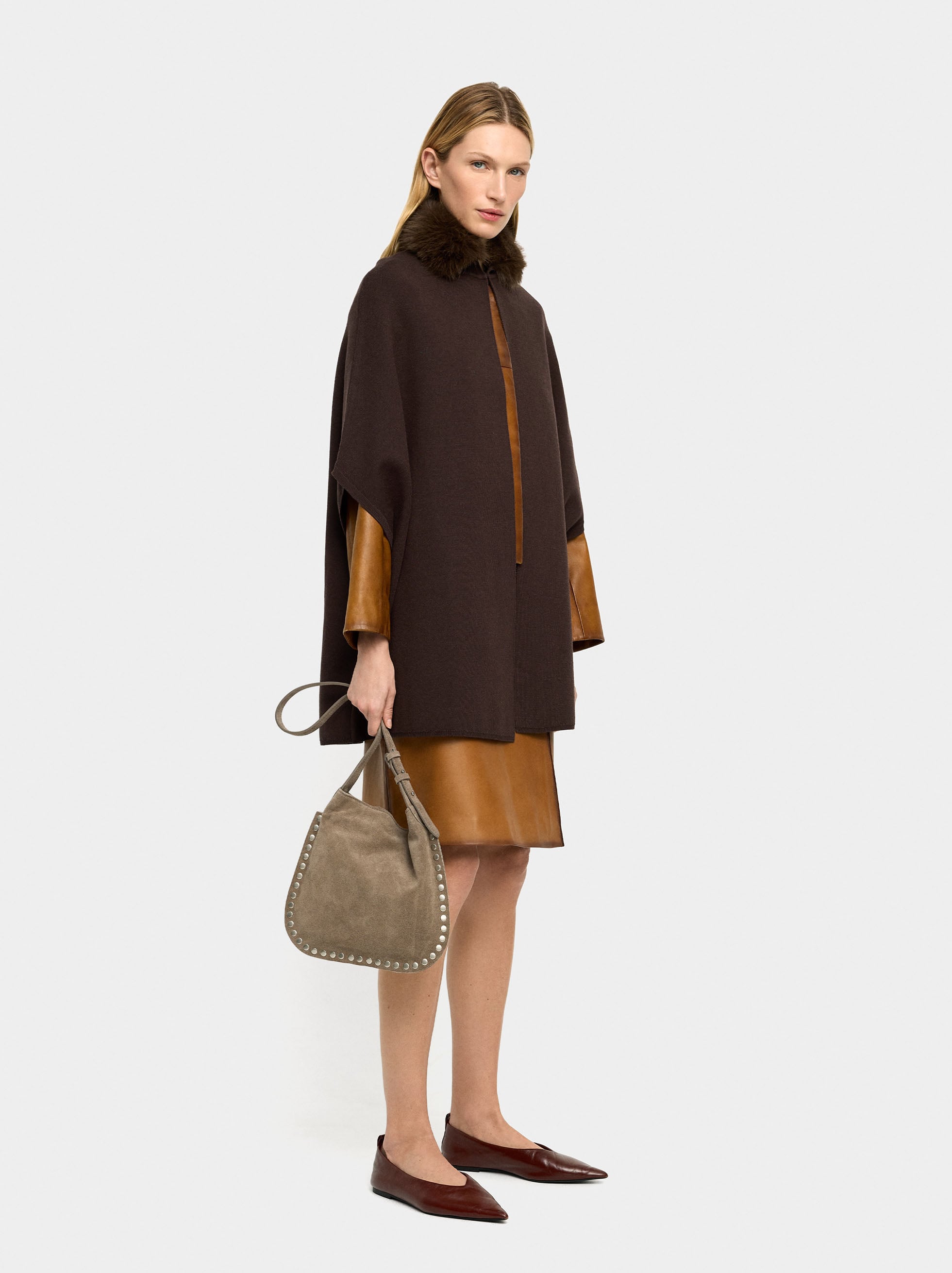 Poncho De Punto Cuello Efecto Pelo