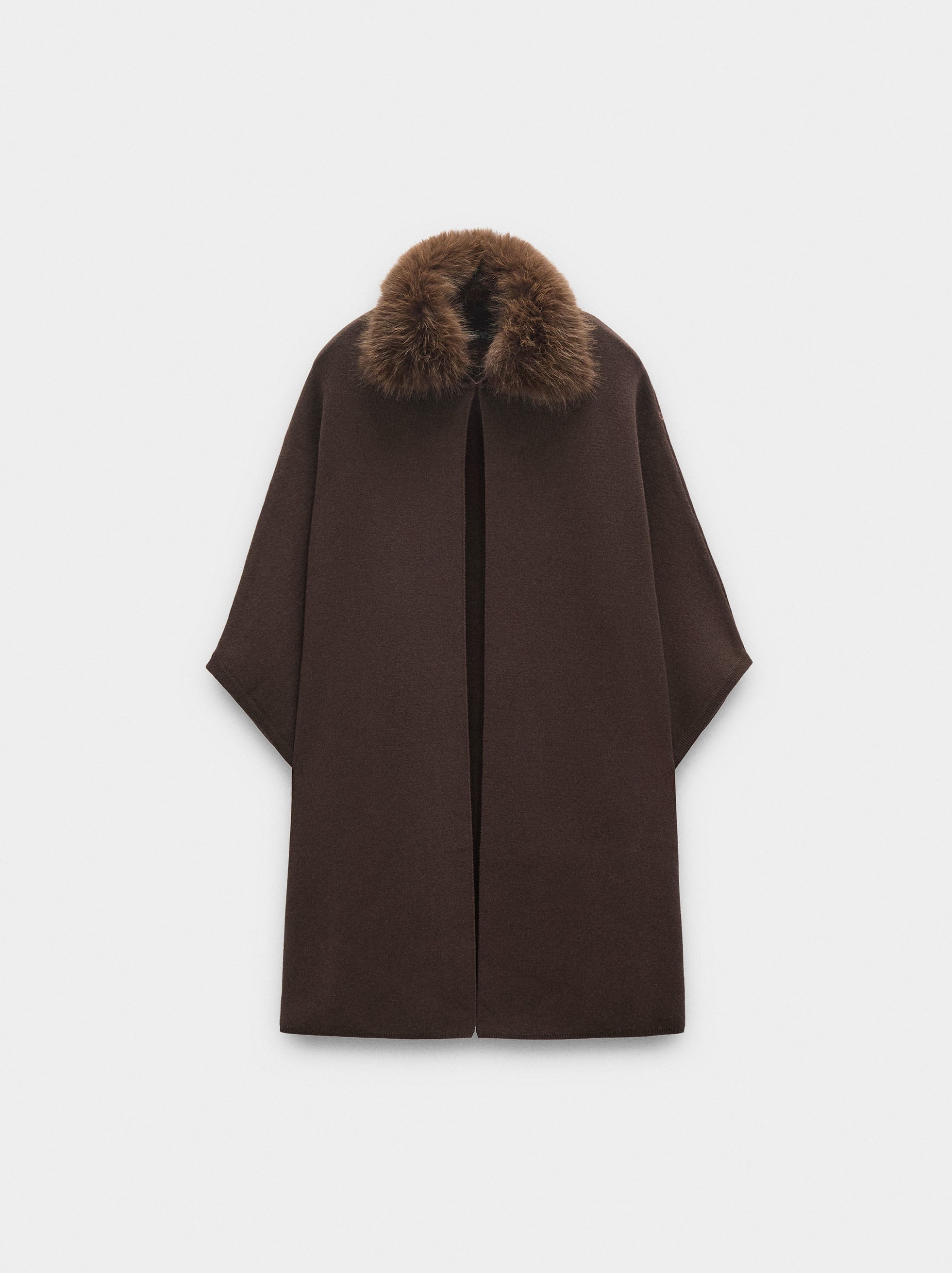 Poncho De Punto Cuello Efecto Pelo