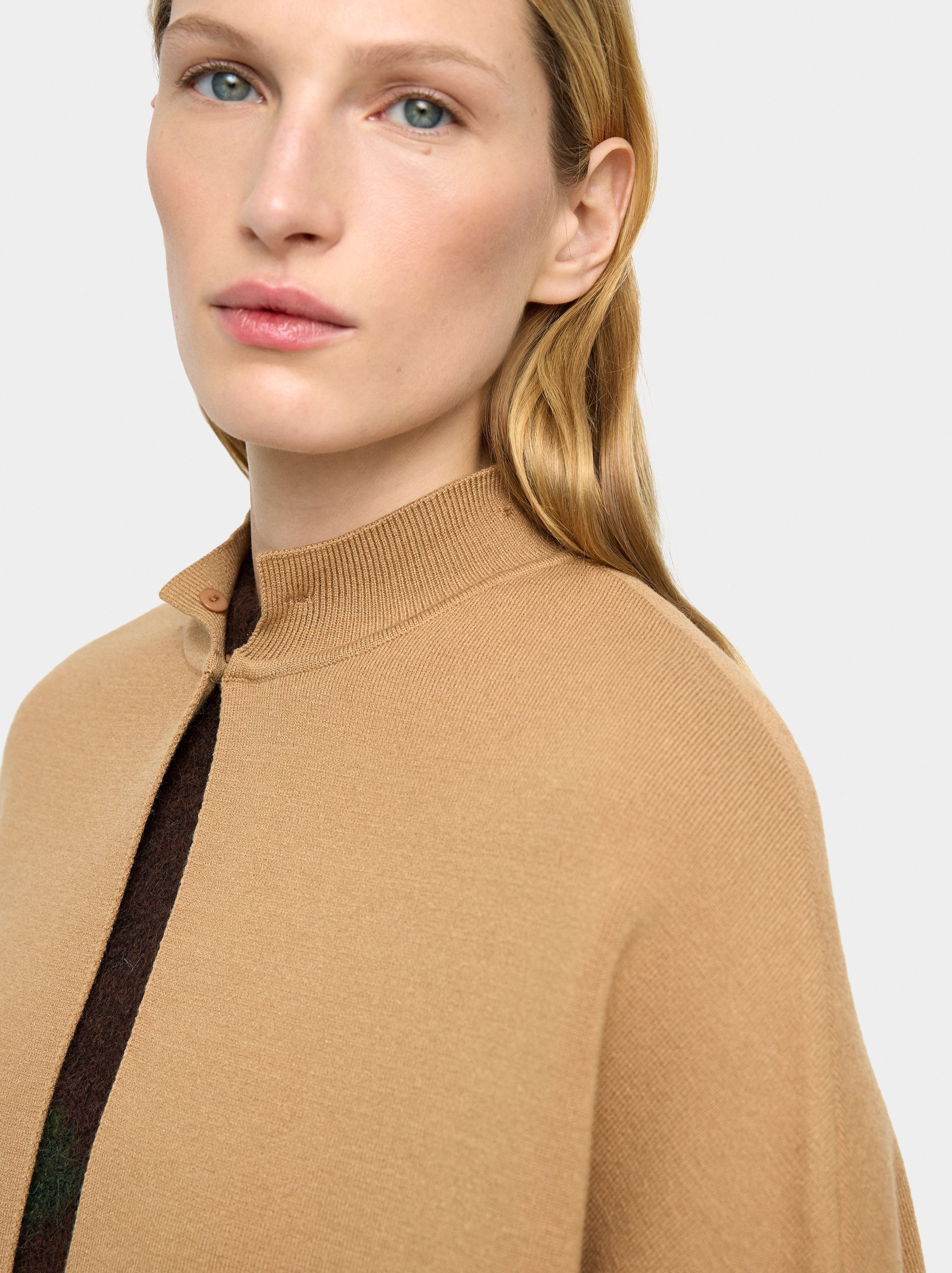 Poncho De Punto Cuello Efecto Pelo