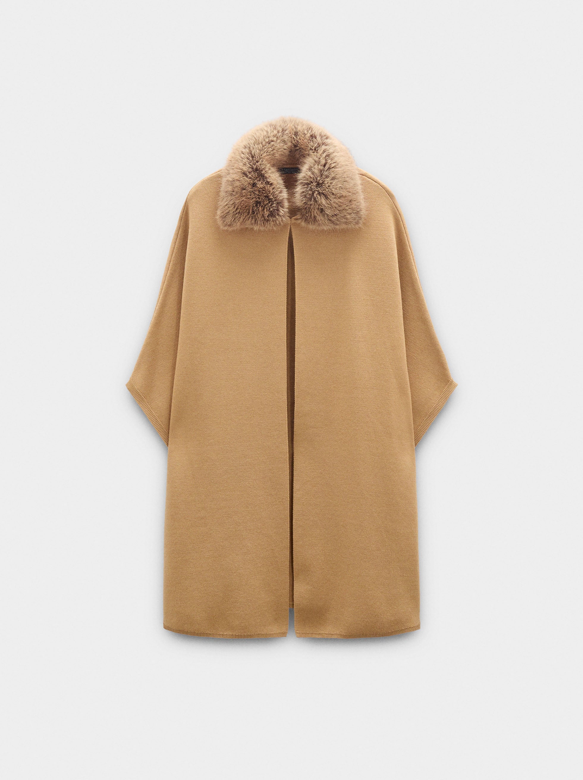 Poncho De Punto Cuello Efecto Pelo