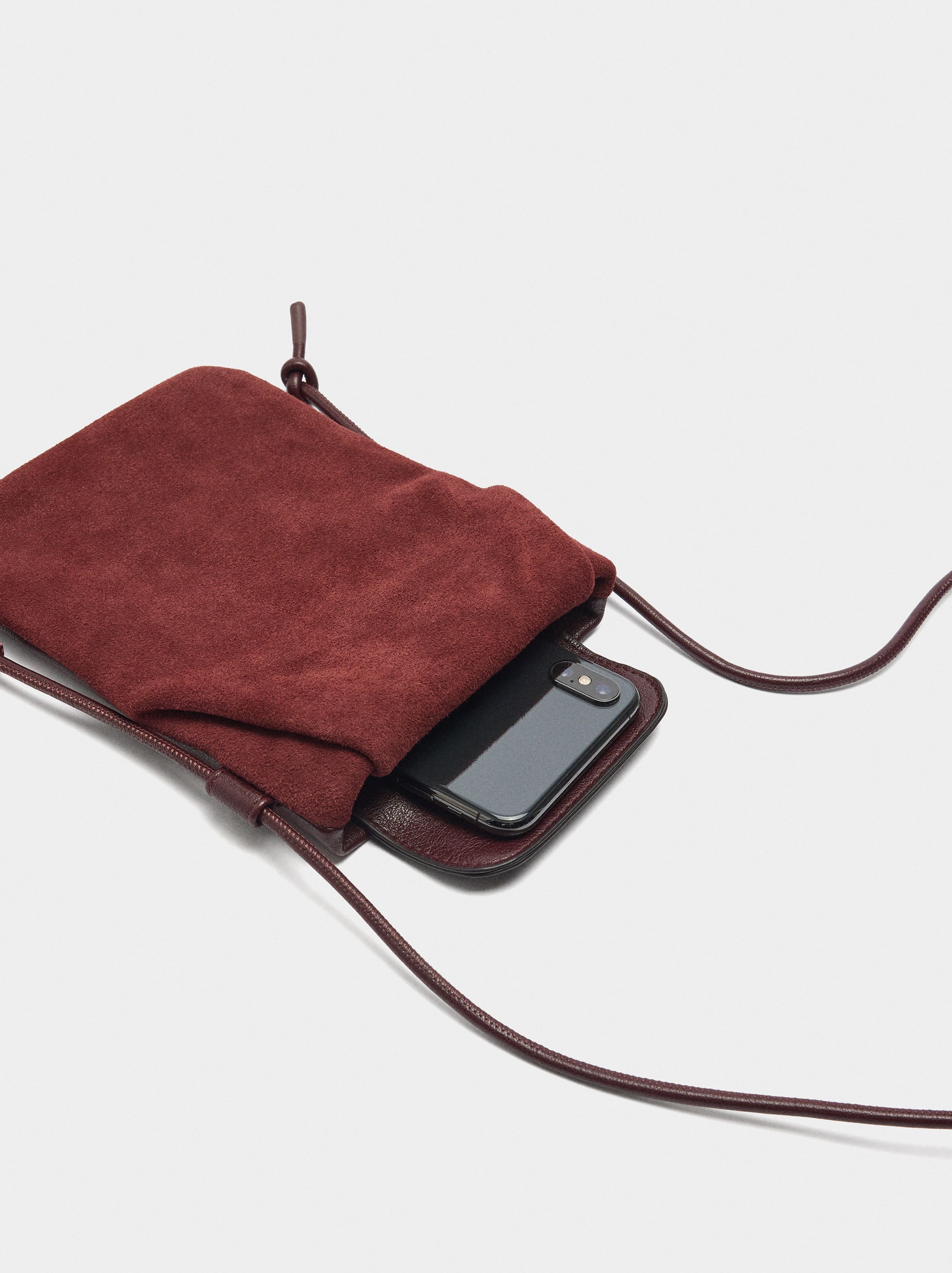 Bolsa Para Móvil Con Detalles De Piel