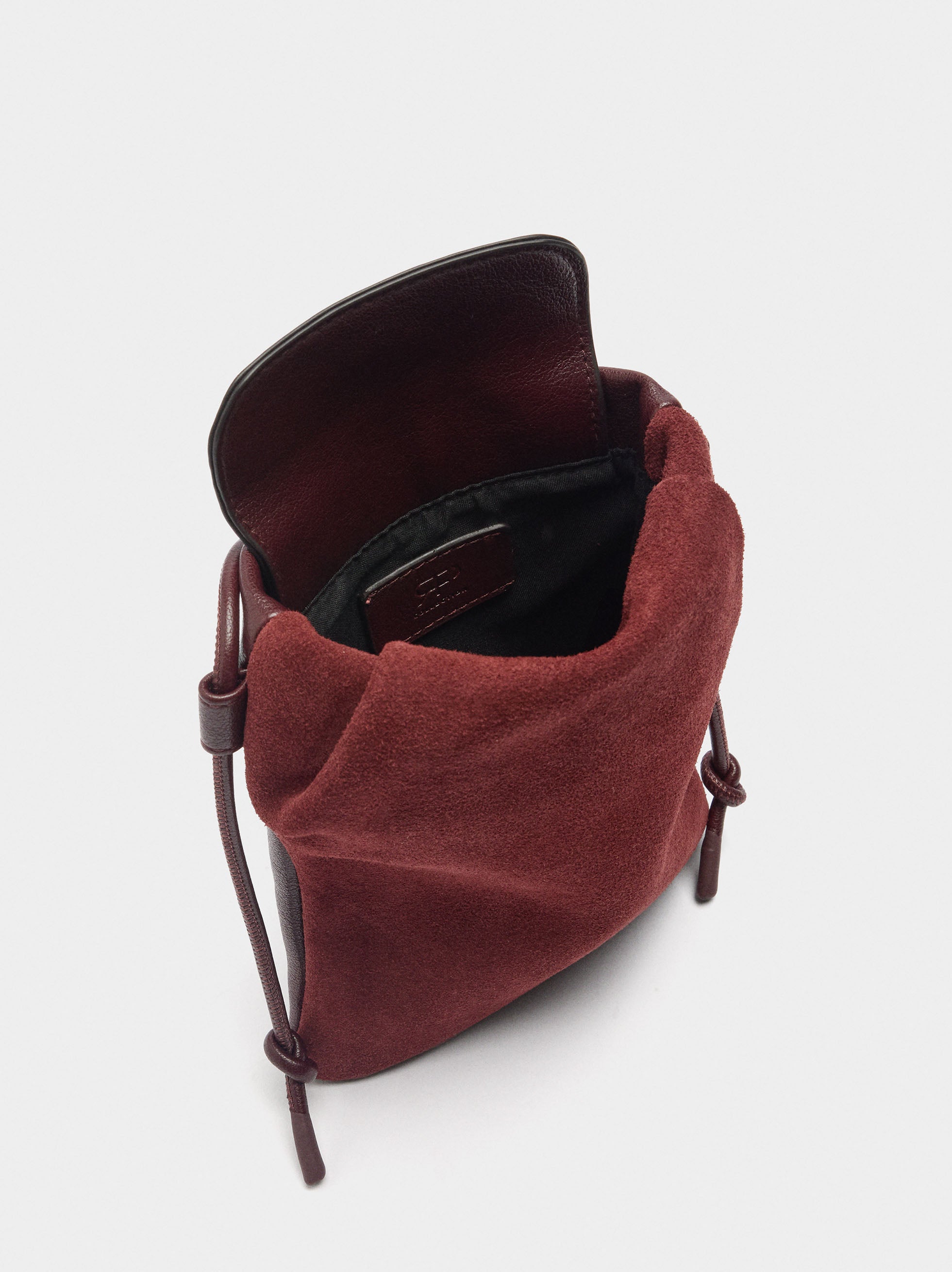 Bolsa Para Móvil Con Detalles De Piel