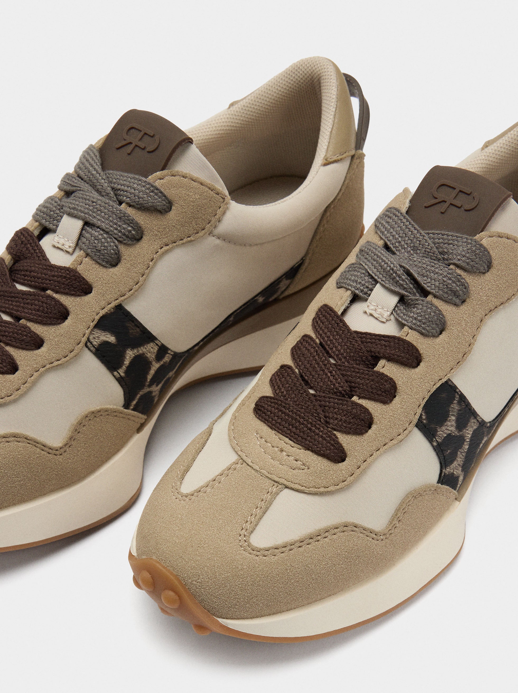 Zapatillas Con Detalles Estampado Animal