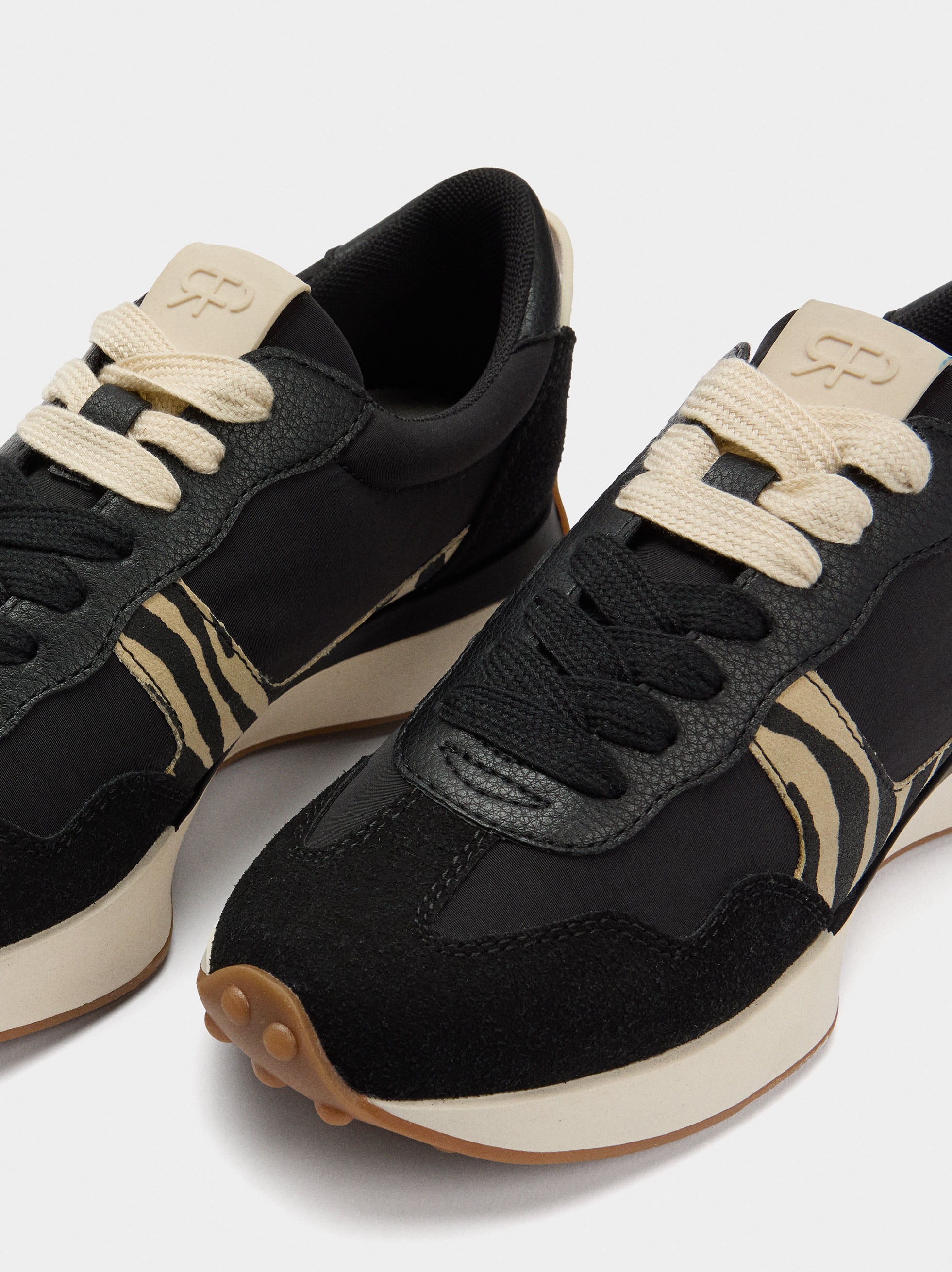 Zapatillas Con Detalles Estampado Animal