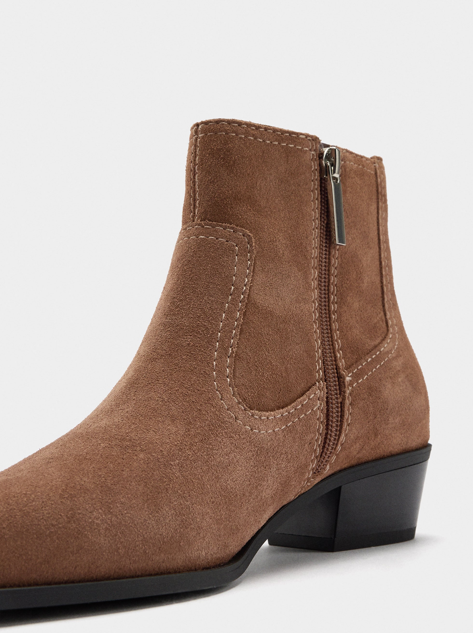 Botines De Piel Con Pespuntes