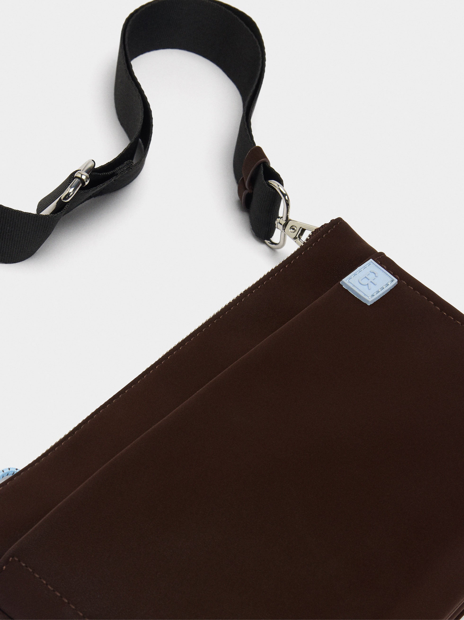 Bolso Bandolera Con Doble Textura Suave