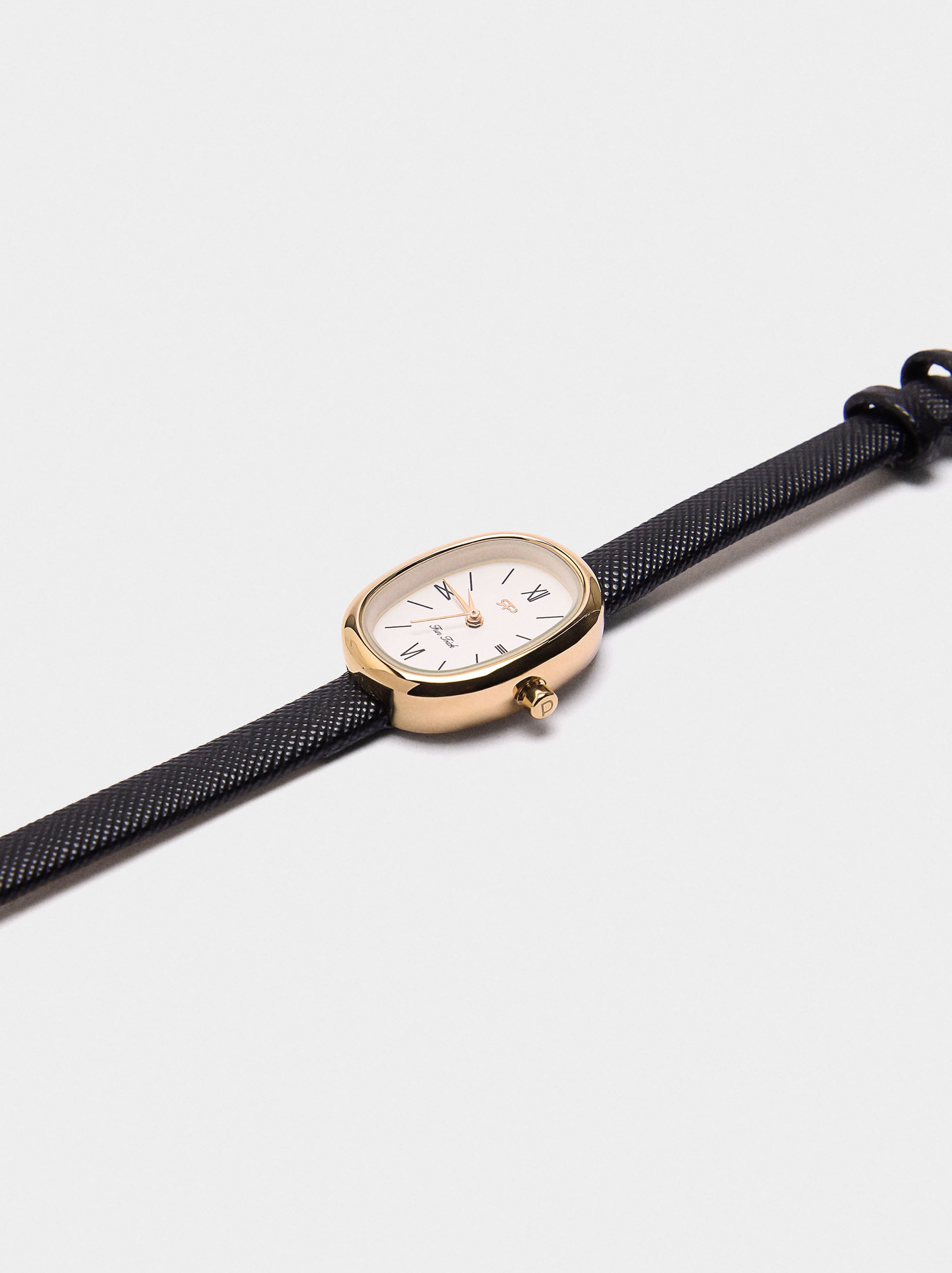 Reloj Ovalado Correa Con Textura
