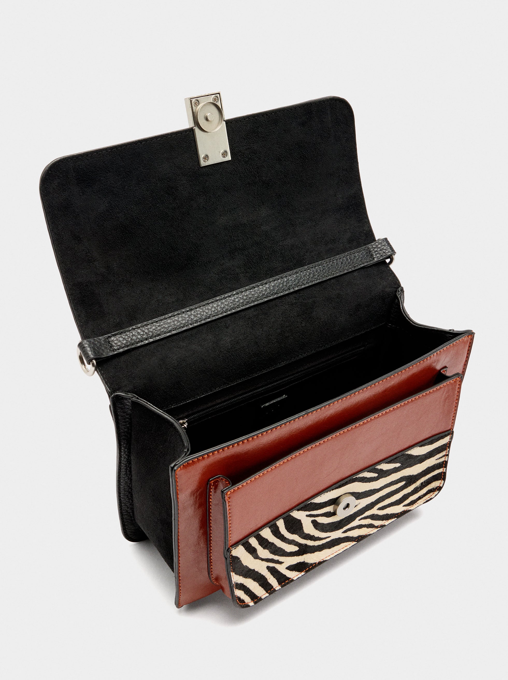 Bolso De Hombro Con Detalles De Piel