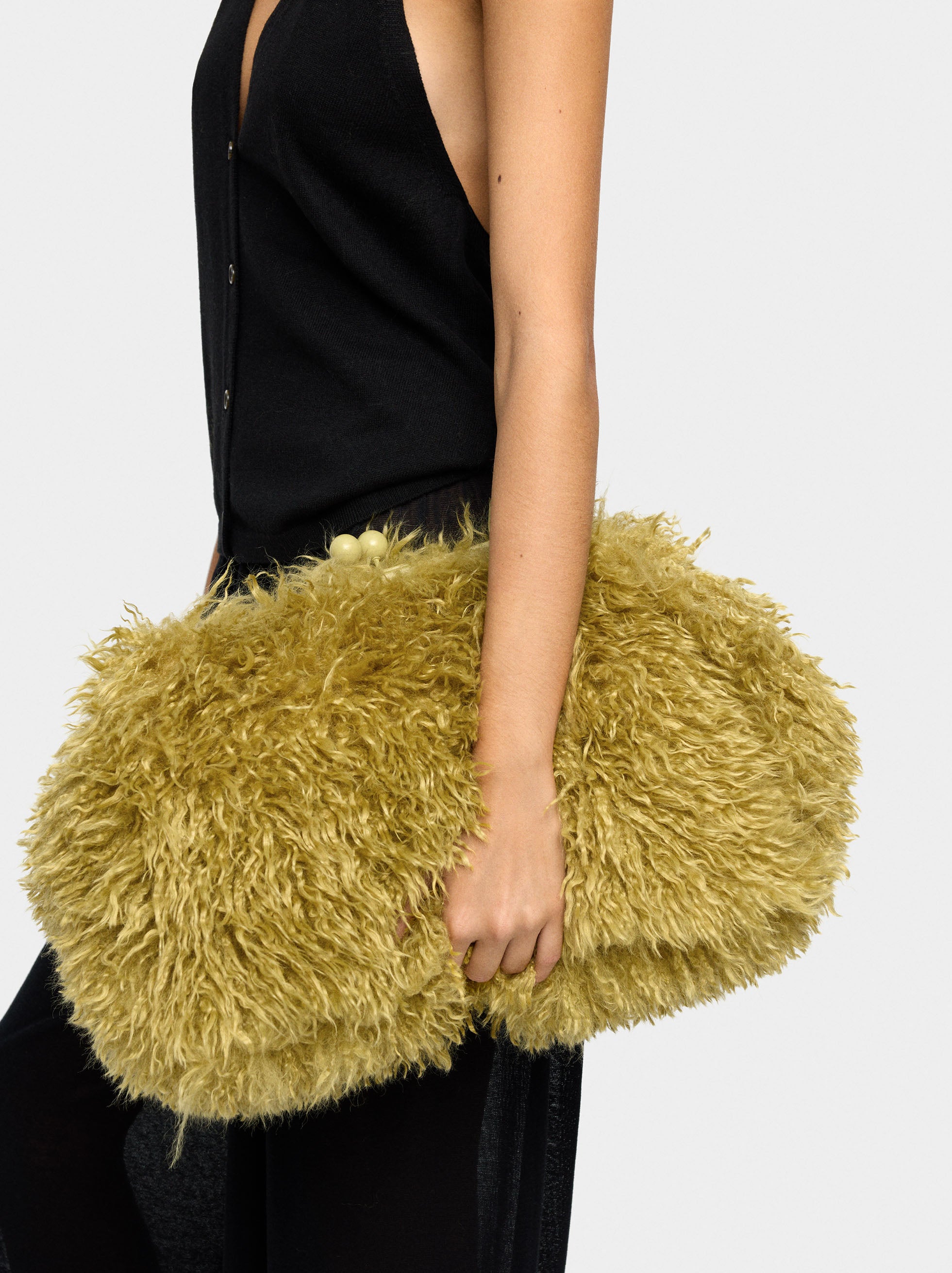 Bolso Efecto Pelo Con Asa De Cadena
