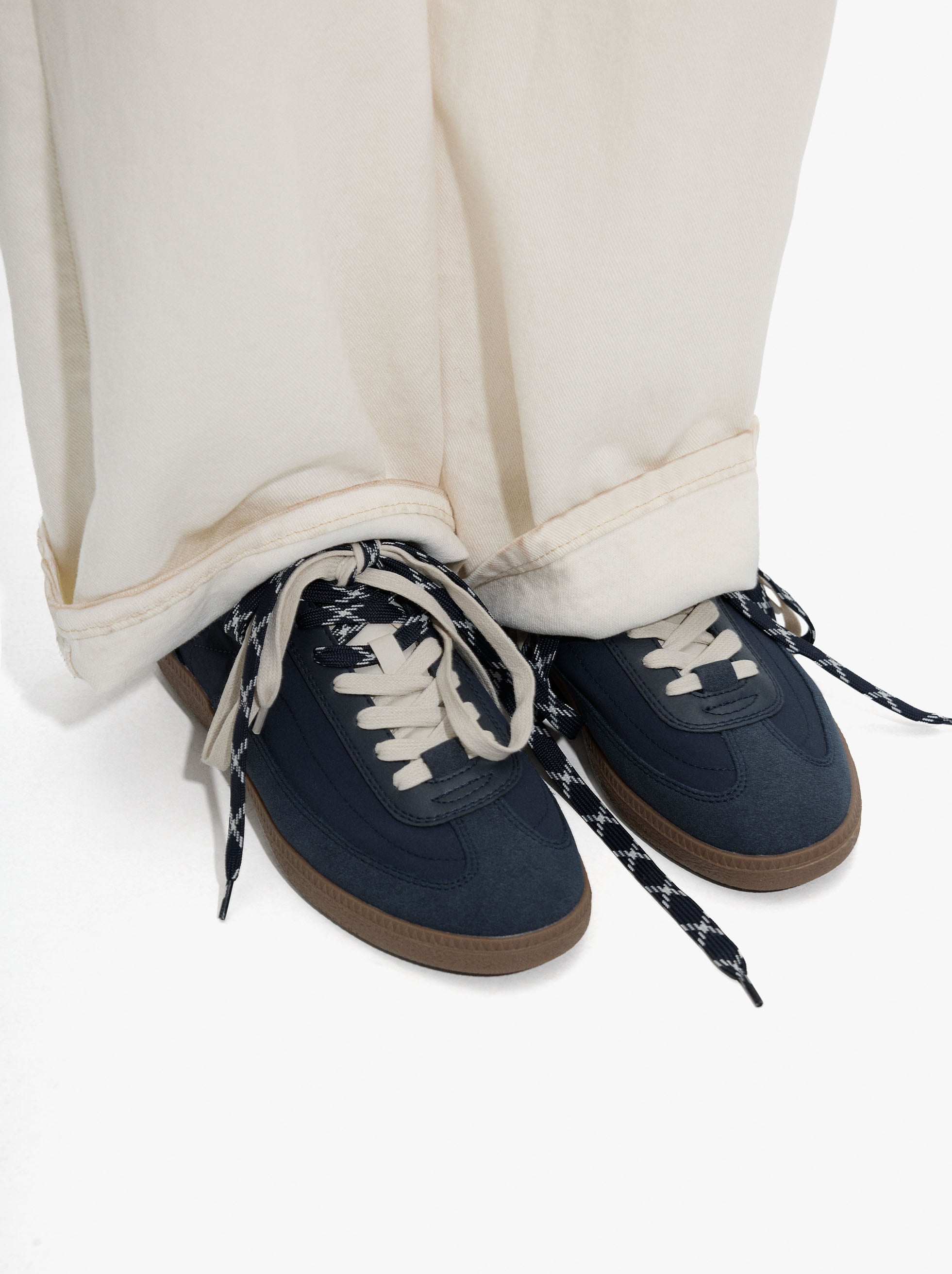 Zapatillas Contraste Con Doble Cordón