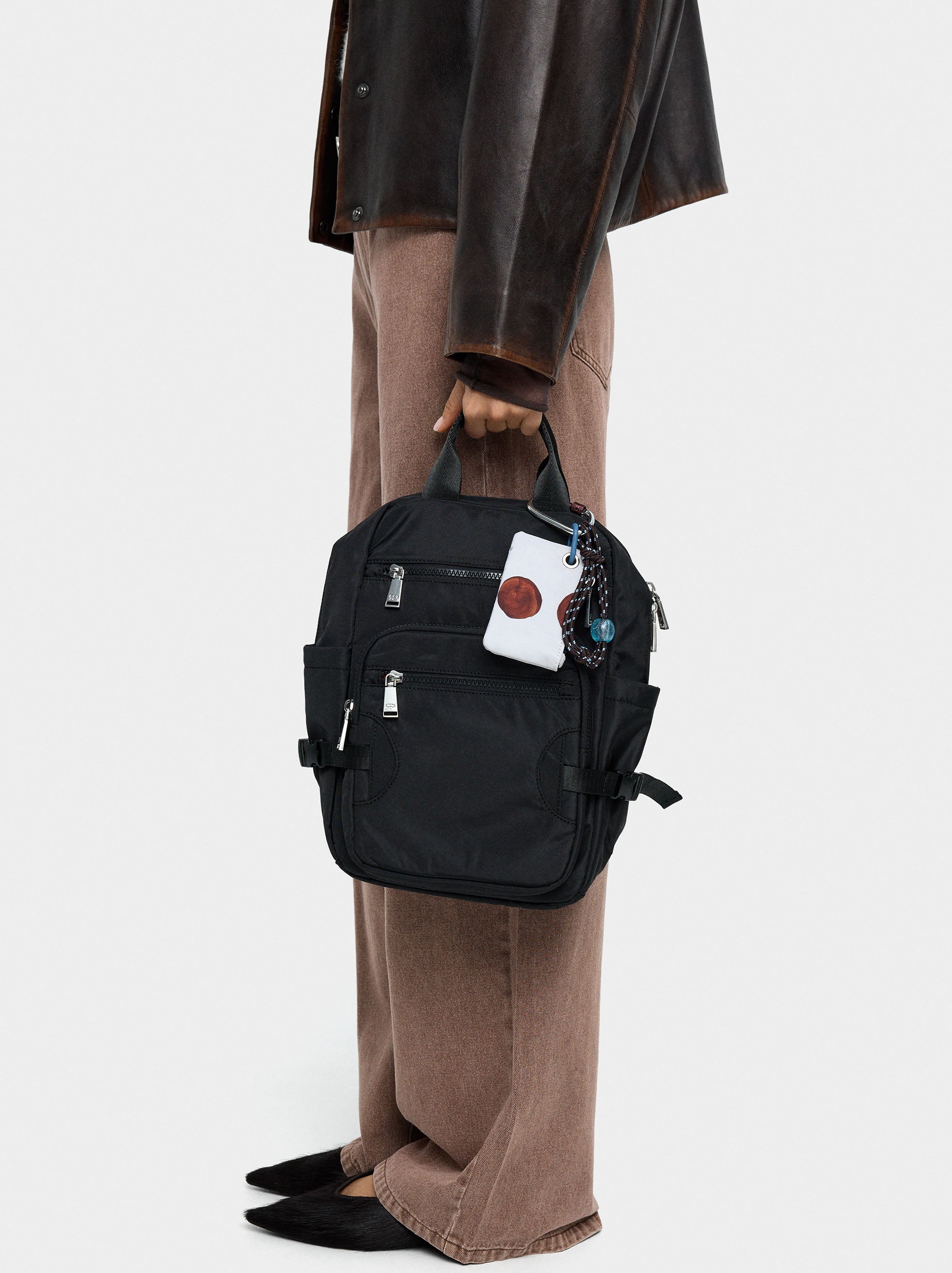 Mochila De Nylon Con Colgante