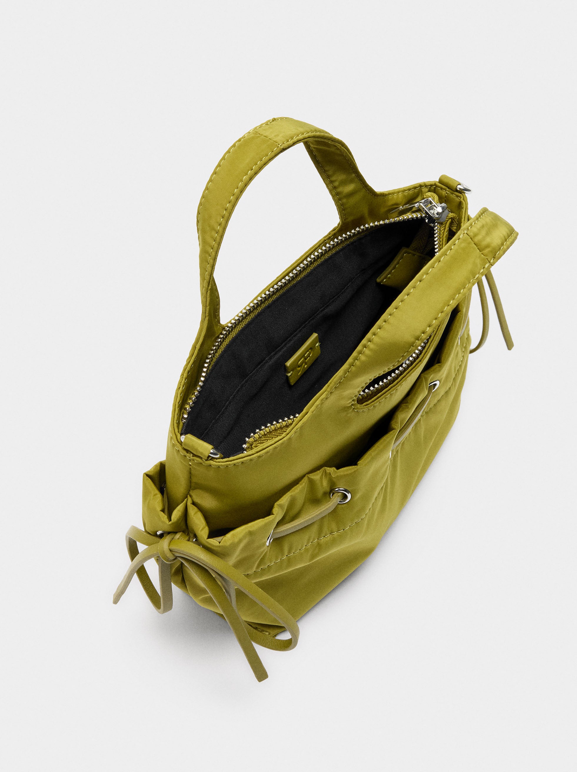 Bolso Tote De Nylon Con Cordones