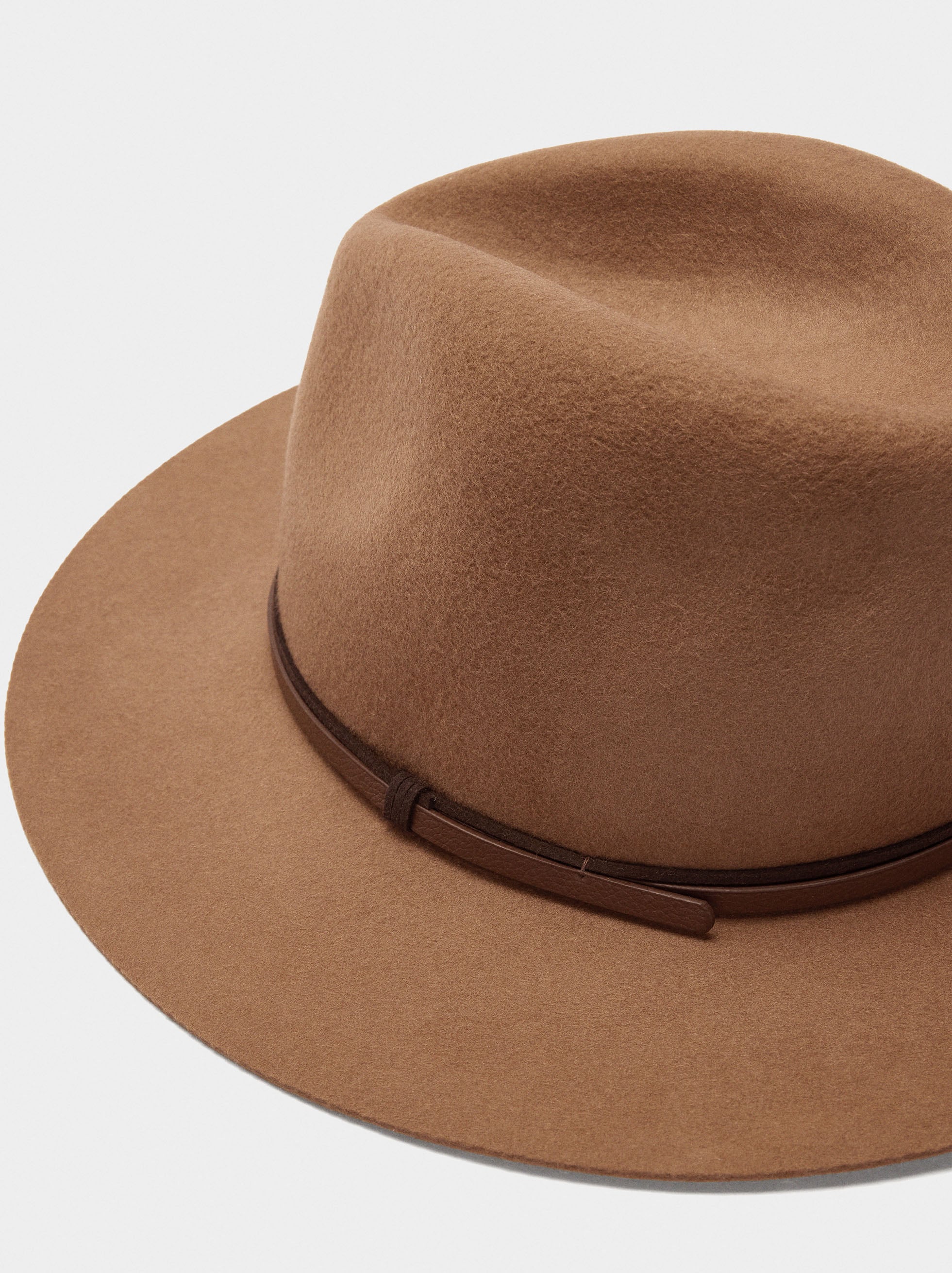 Sombrero De Lana Detalle De Cinturón