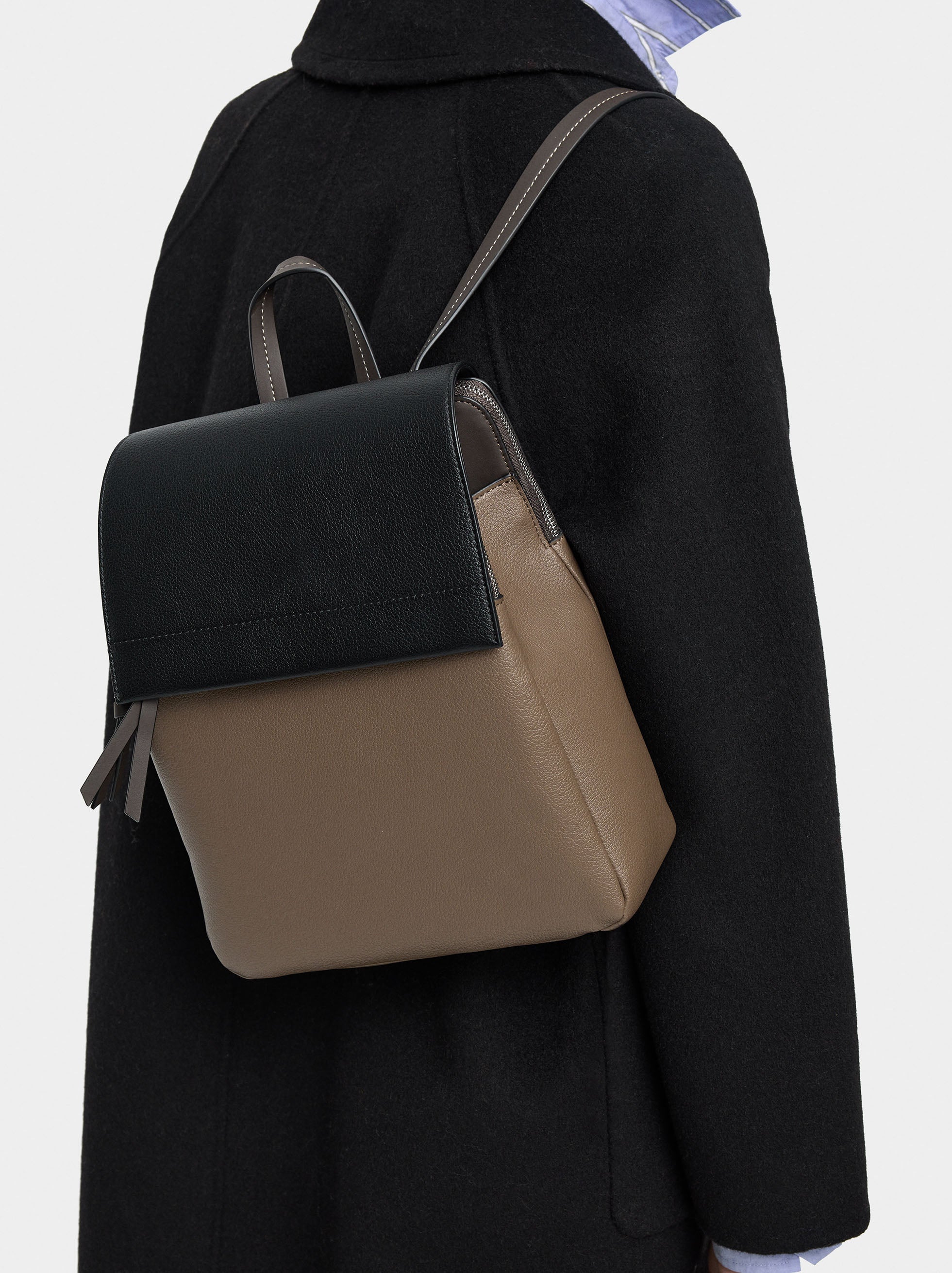Mochila Color Block Con Solapa
