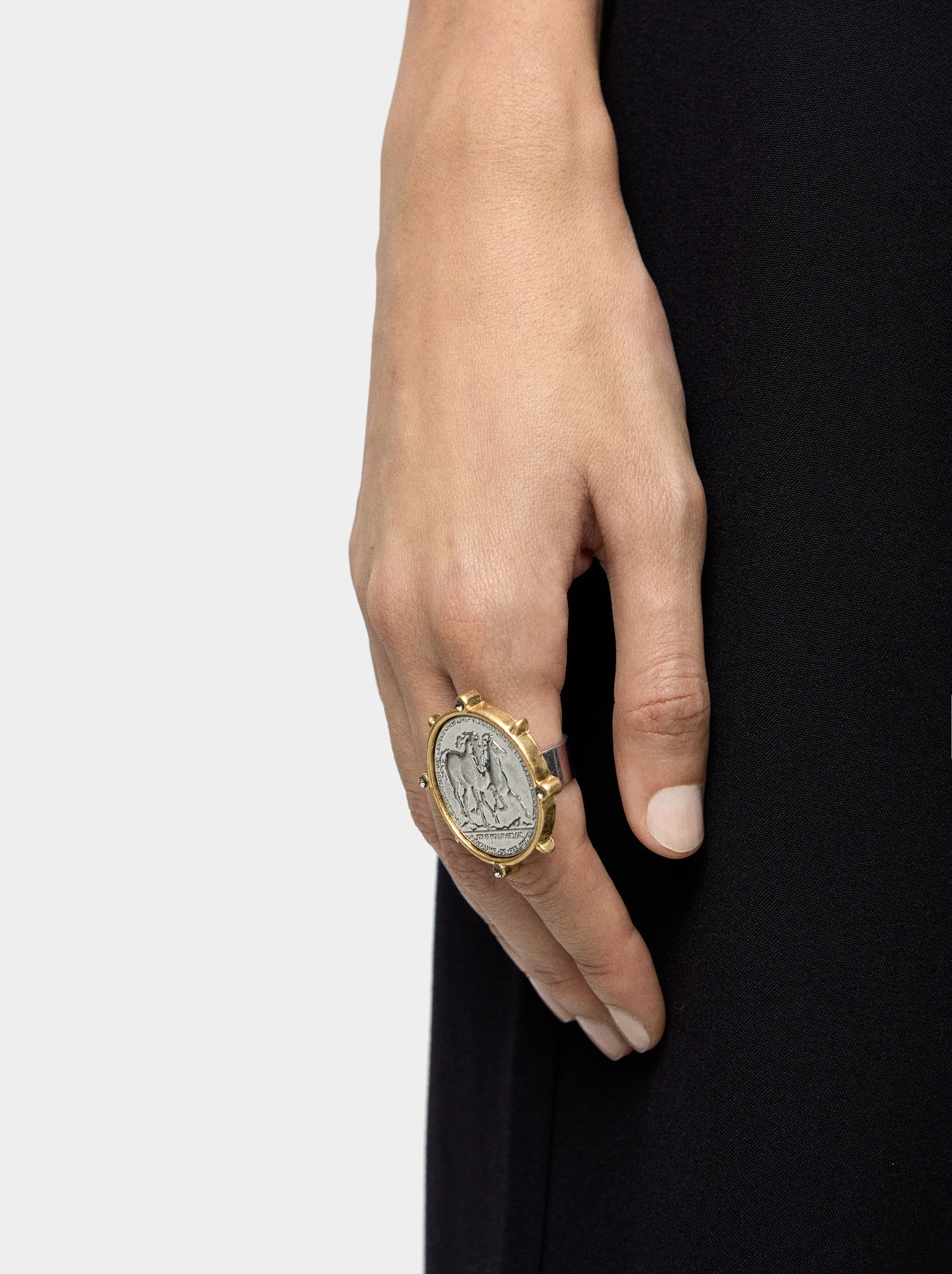 Anillo Con Moneda Bicolor