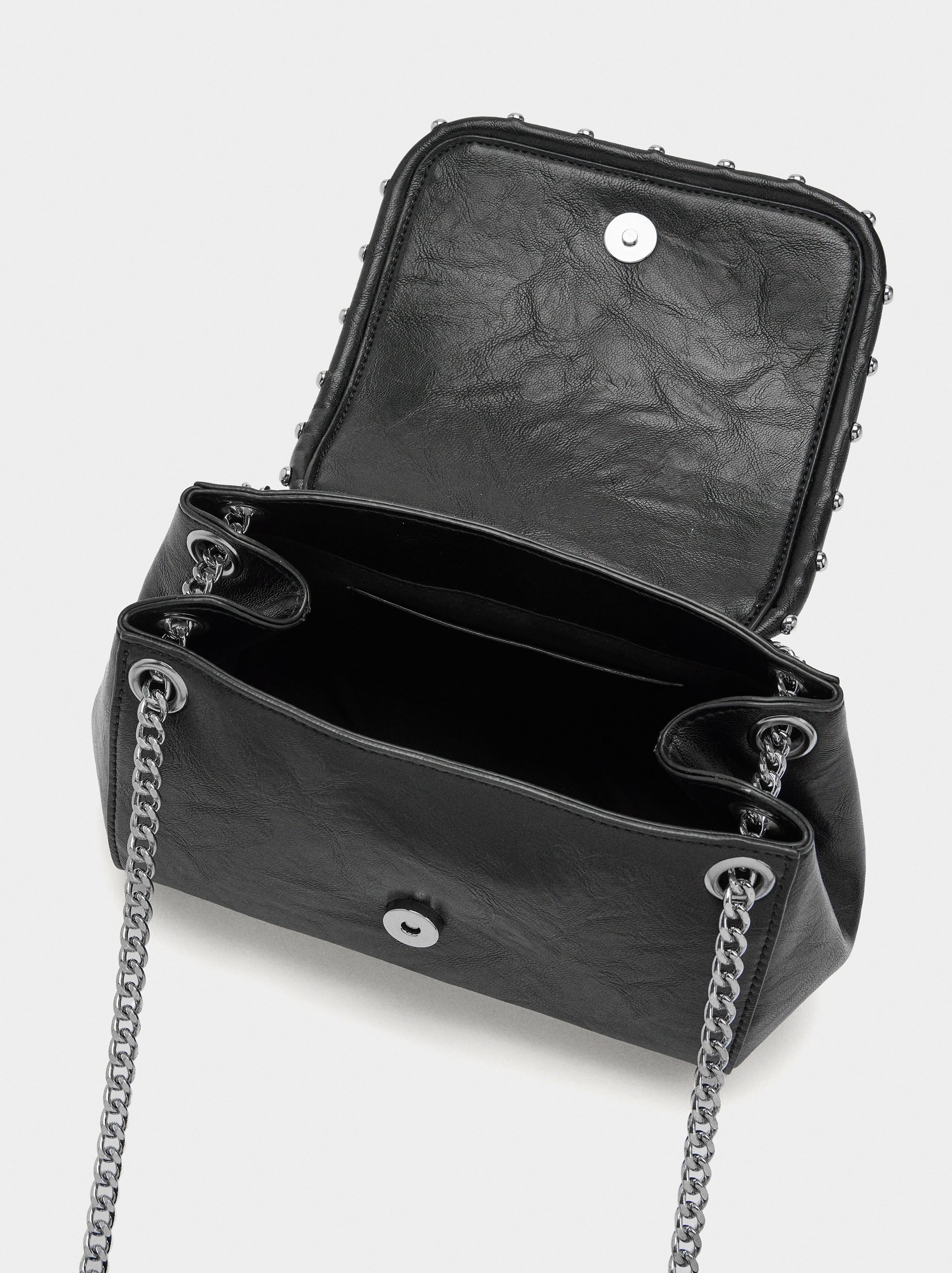 Bolso De Hombro Con Solapa Y Tachuelas