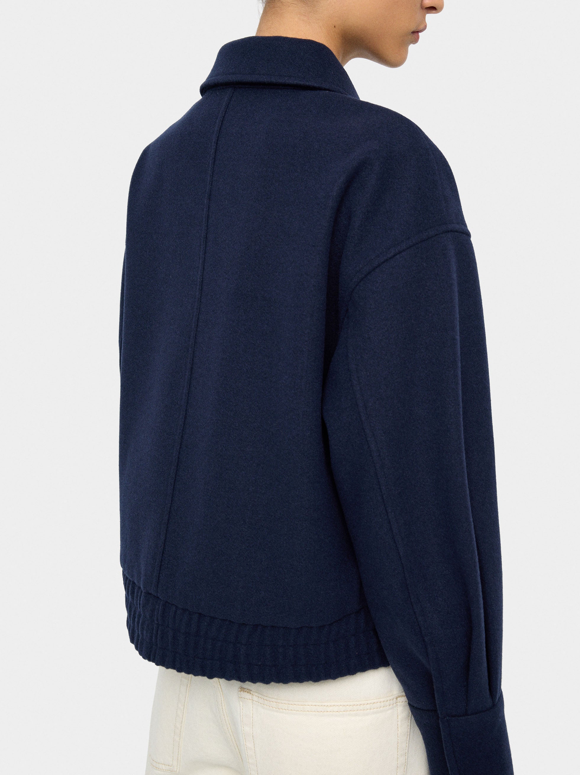 Chaqueta Con Bolsillos Y Elástico