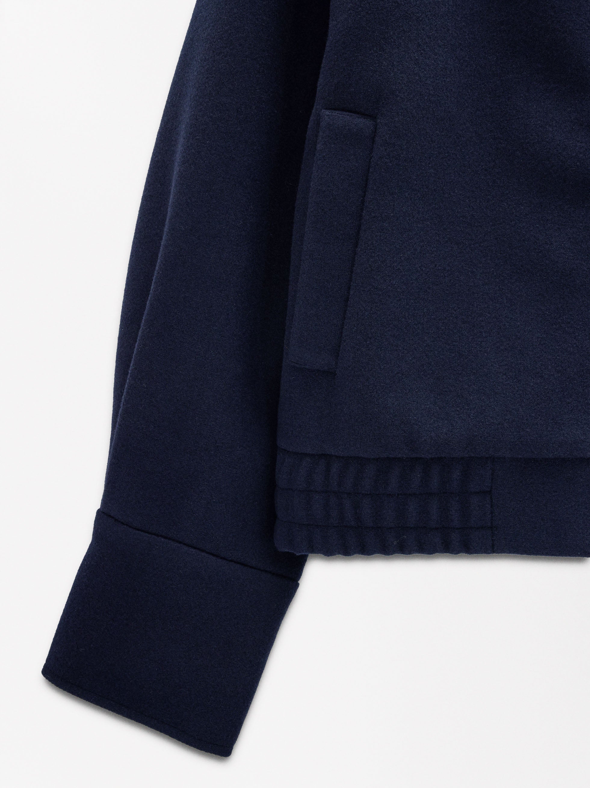 Chaqueta Con Bolsillos Y Elástico