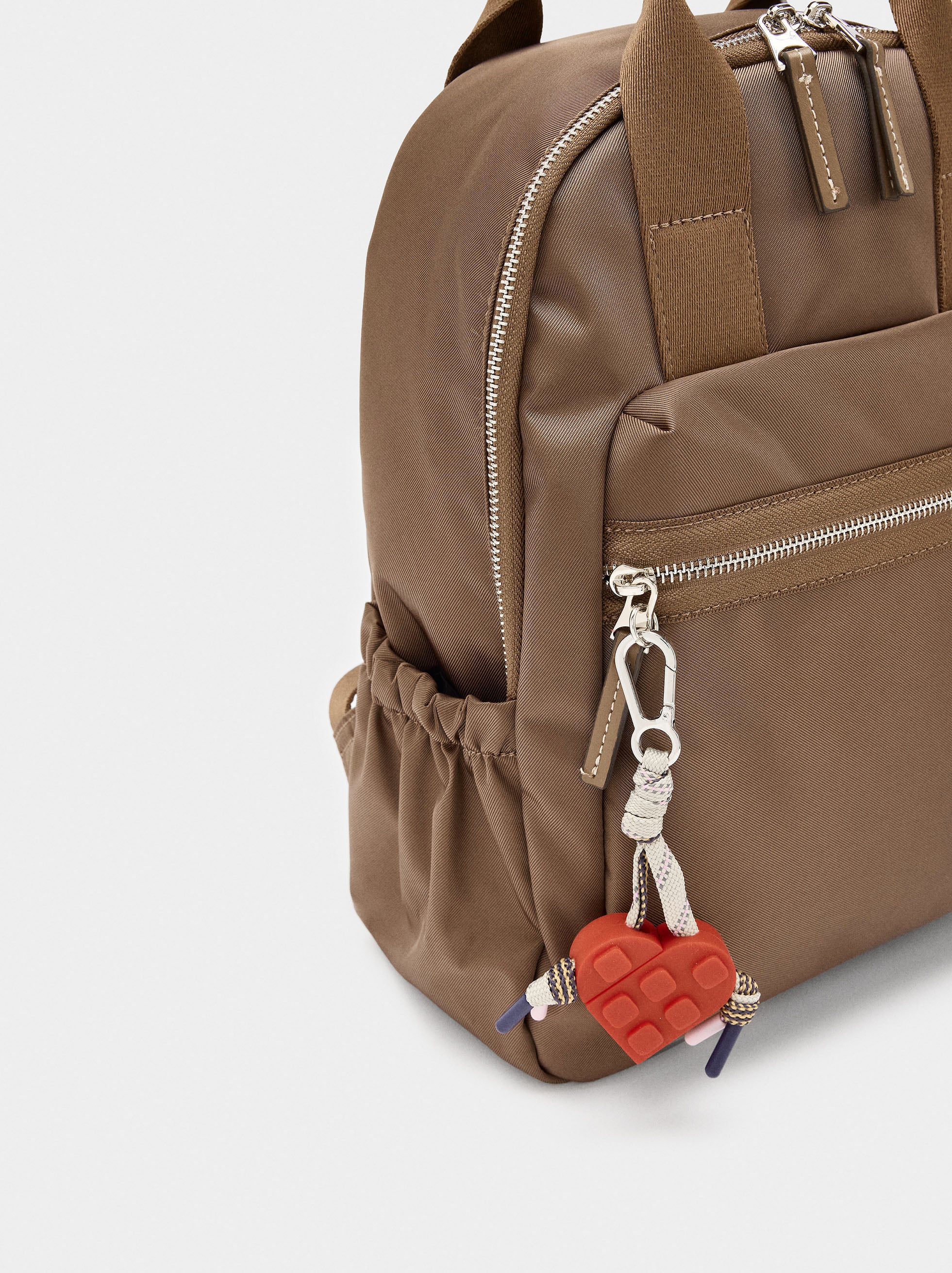 Mochila De Nylon Con Colgante De Corazón
