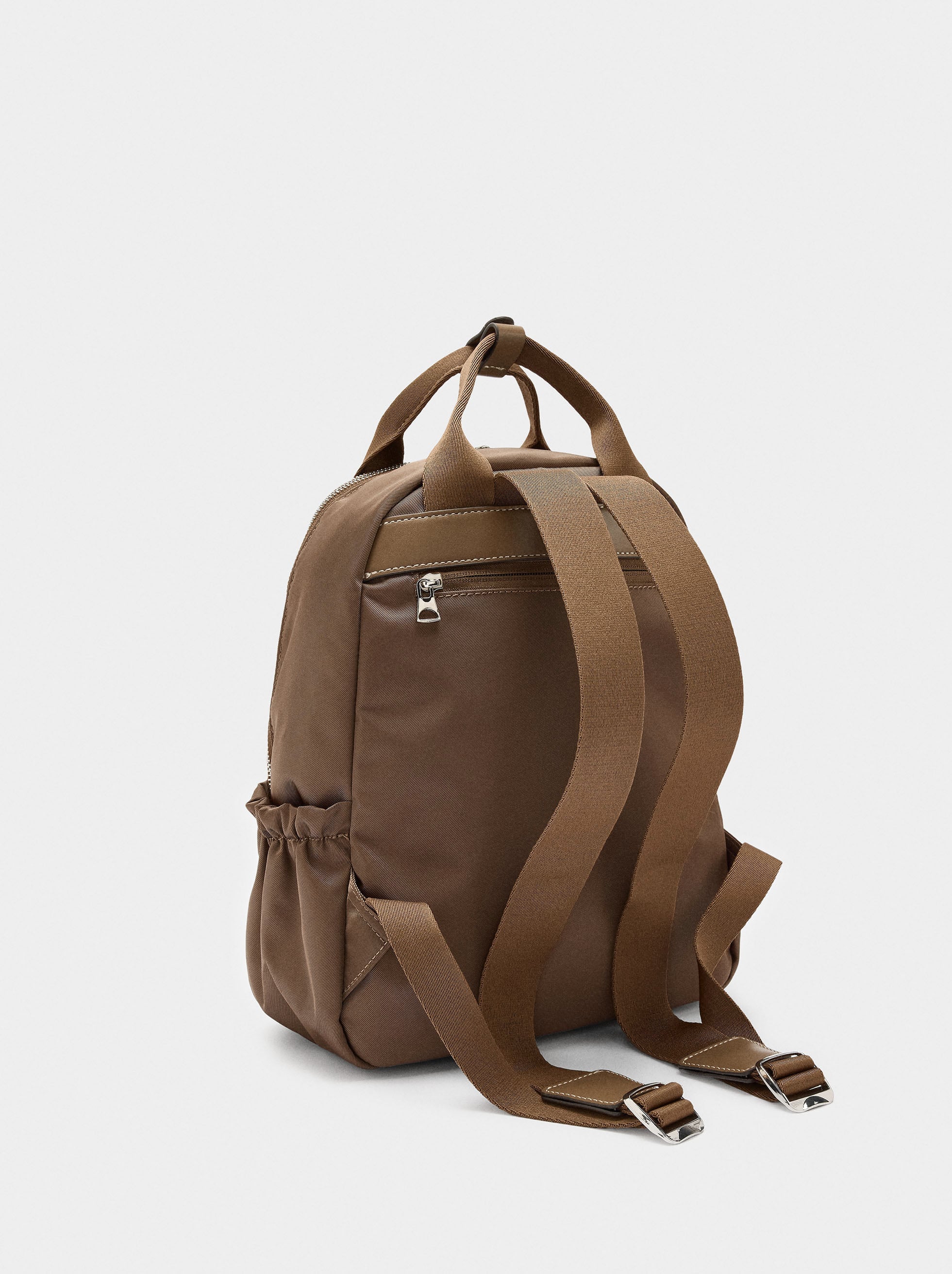Mochila De Nylon Con Colgante De Corazón