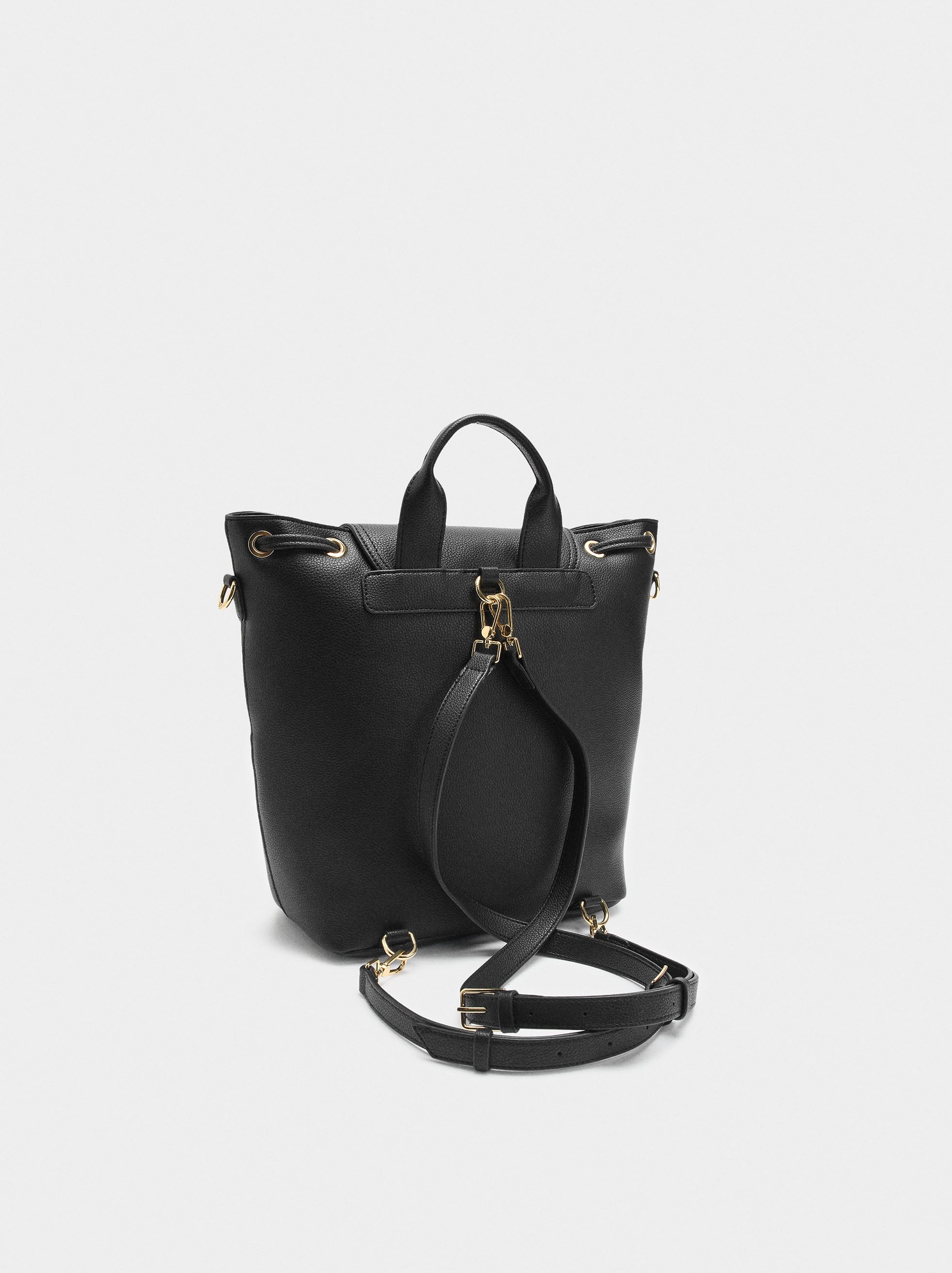 Mochila Con Textura Y Solapa