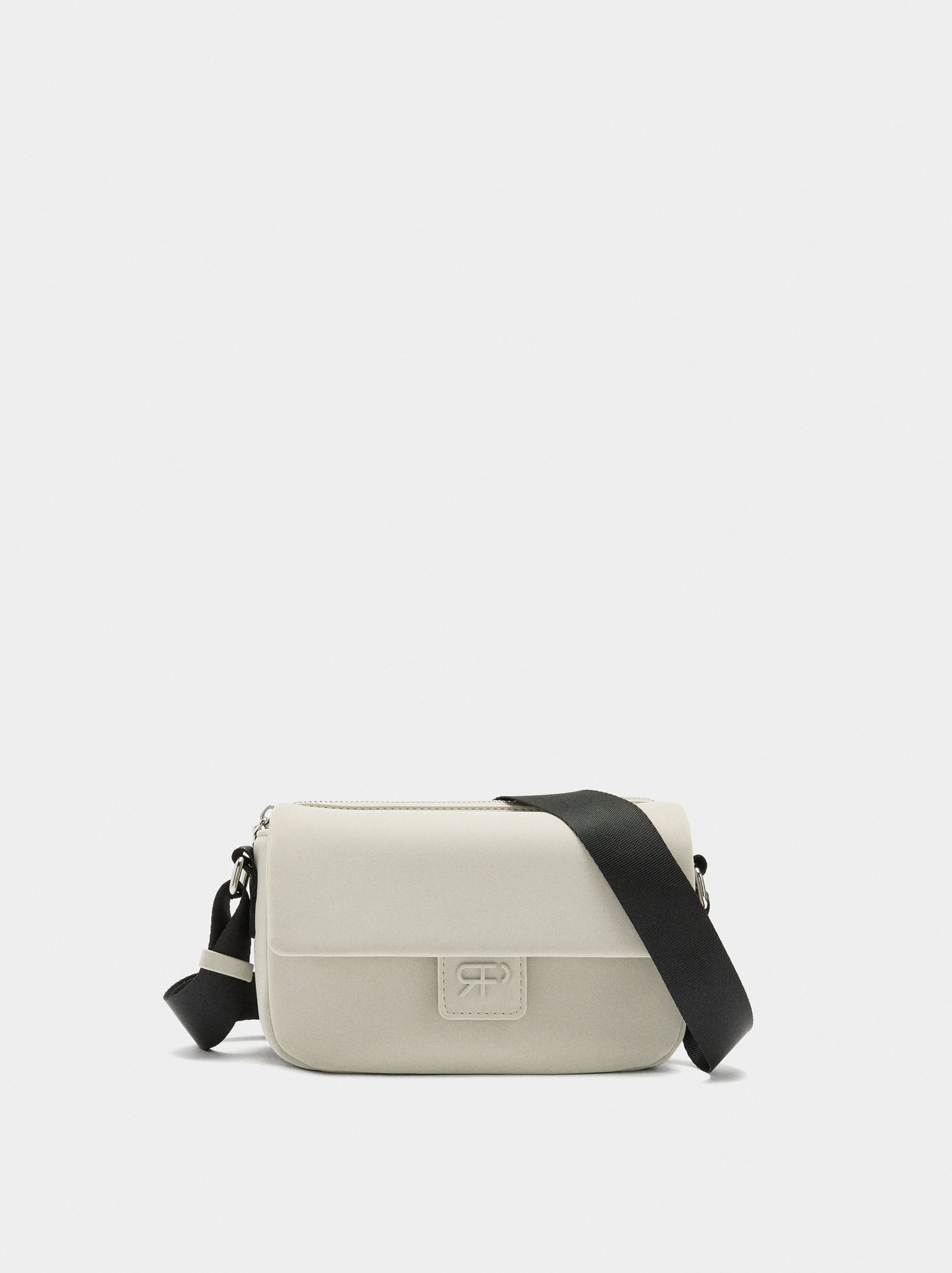 Bolso Bandolera Con Solapa Textura Suave