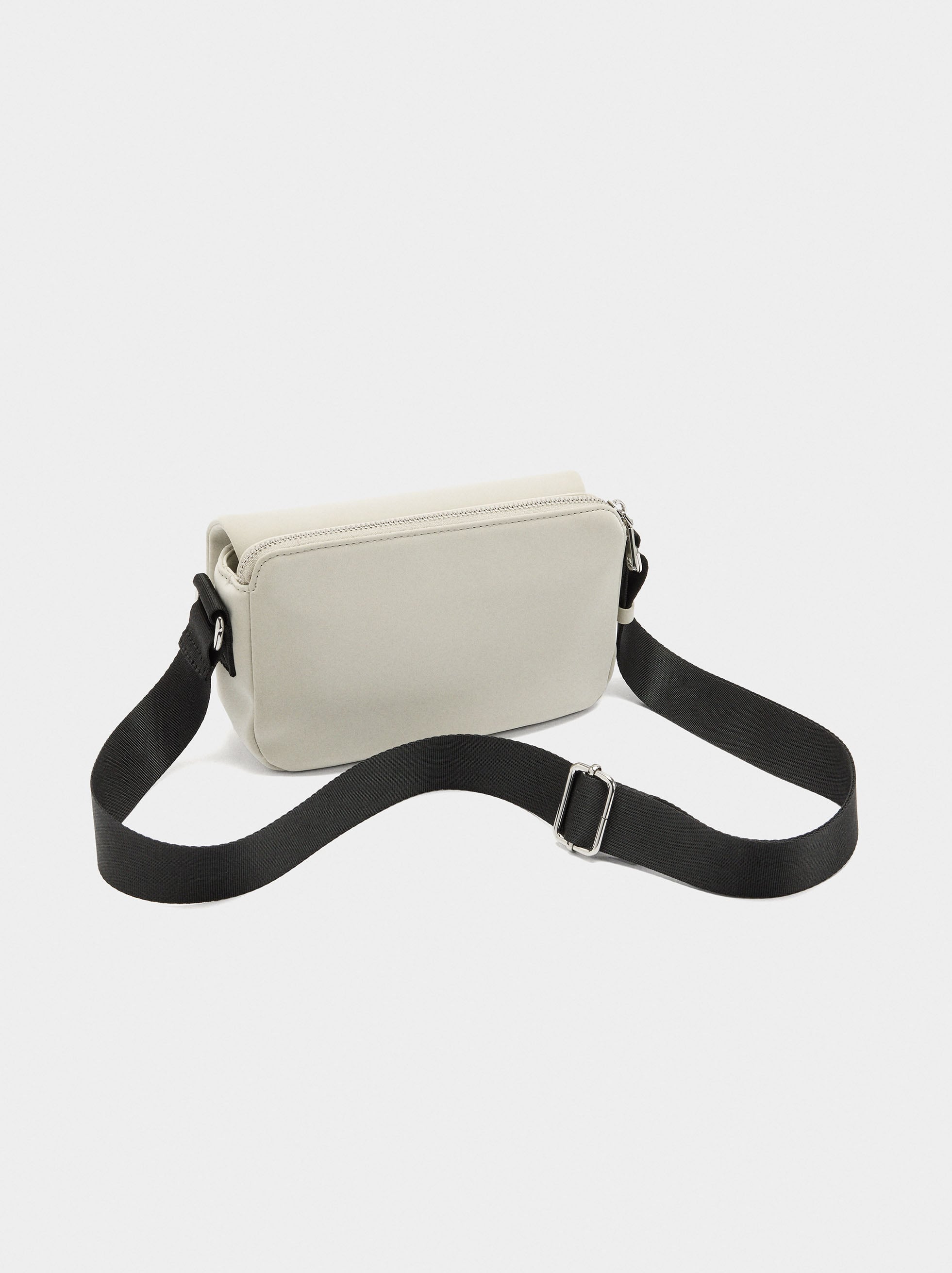 Bolso Bandolera Con Solapa Textura Suave