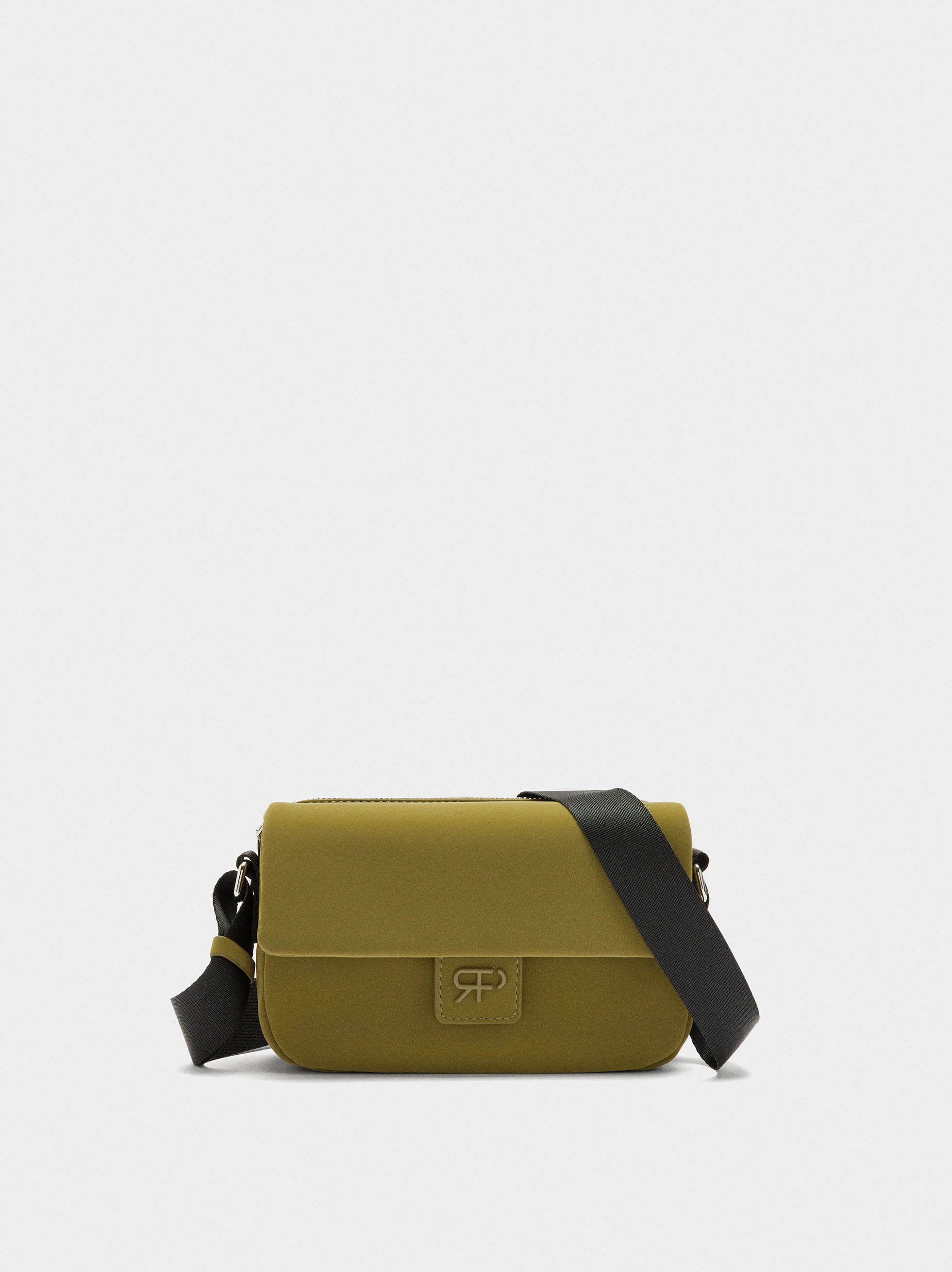 Bolso Bandolera Con Solapa Textura Suave