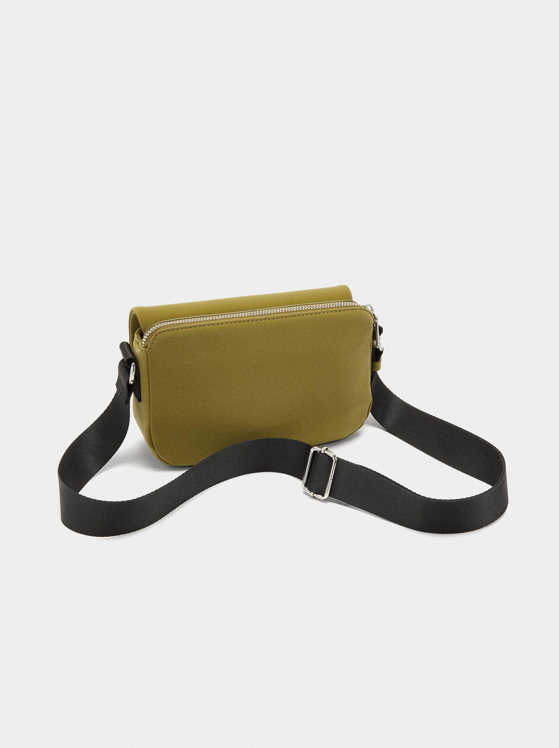 Bolso Bandolera Con Solapa Textura Suave