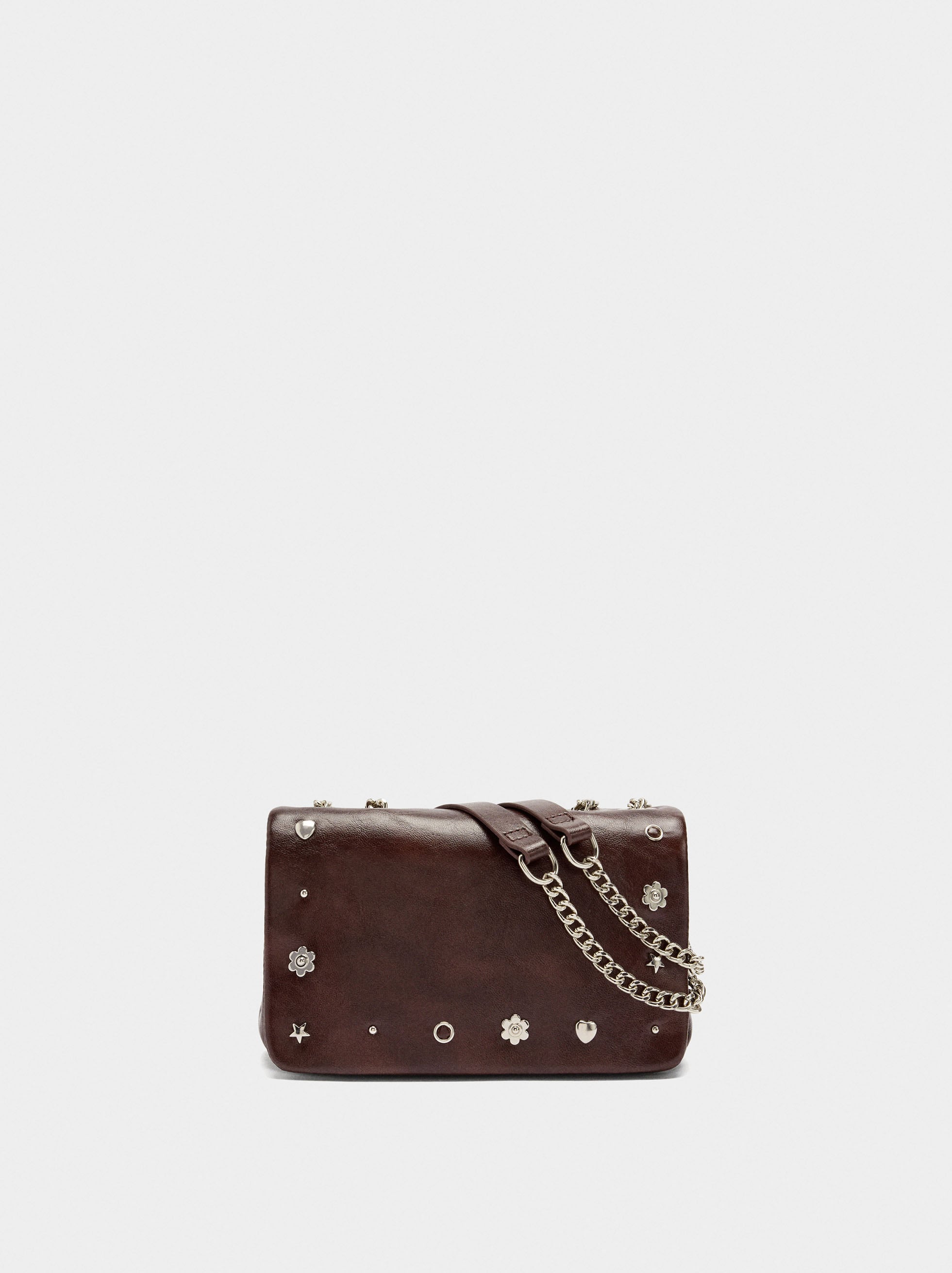 Bolso De Hombro Con Solapa Y Detalles Metálicos
