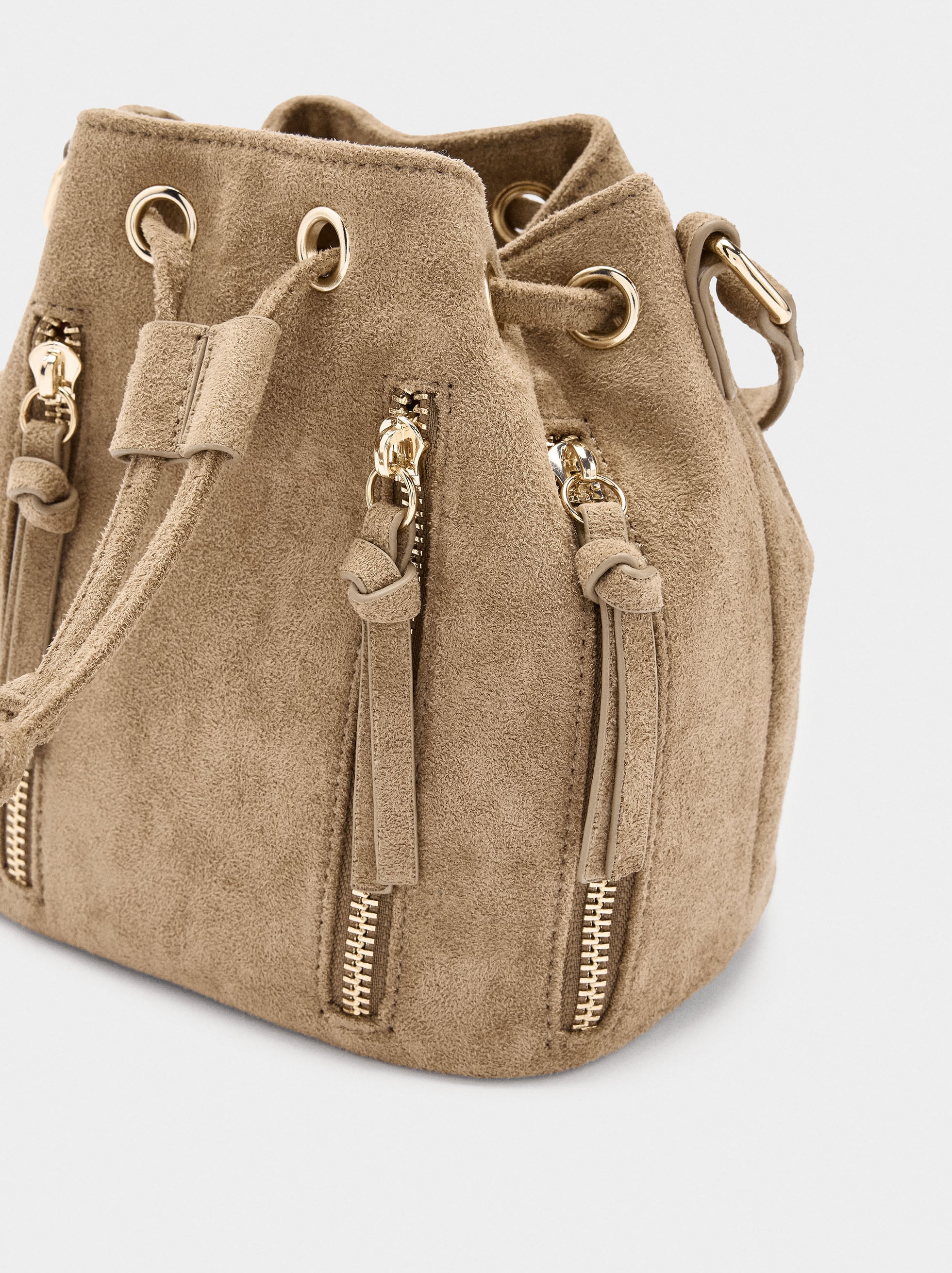 Bolso Bombonera Con Textura Y Cremalleras