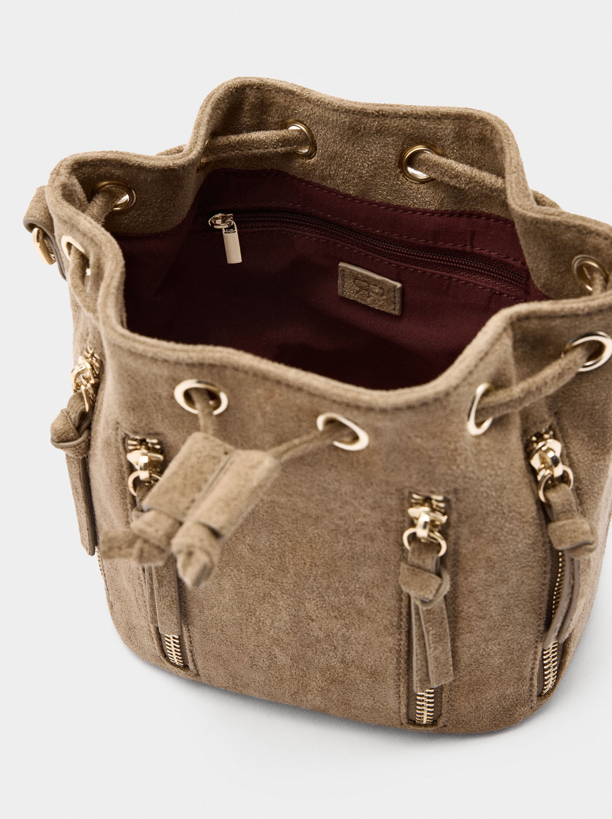 Bolso Bombonera Con Textura Y Cremalleras